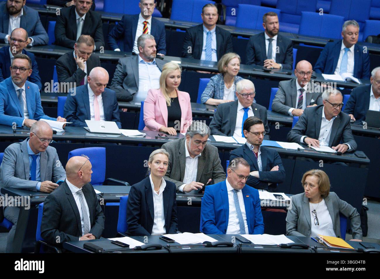 Deutscher Bundestag, 10. Plenarsitzung Fraktion der AfD im Plenum bei der 10. Sitzung des Deutschen Bundestages in Berlin, 05.06.2025 Berlin Berlin Deutschland *** Deutscher Bundestag, 10 Plenarsitzung AfD-Fraktion im Plenum auf der 10 Tagung des Deutschen Bundestages in Berlin, 05 06 2025 Berlin Berlin Deutschland Stockfoto