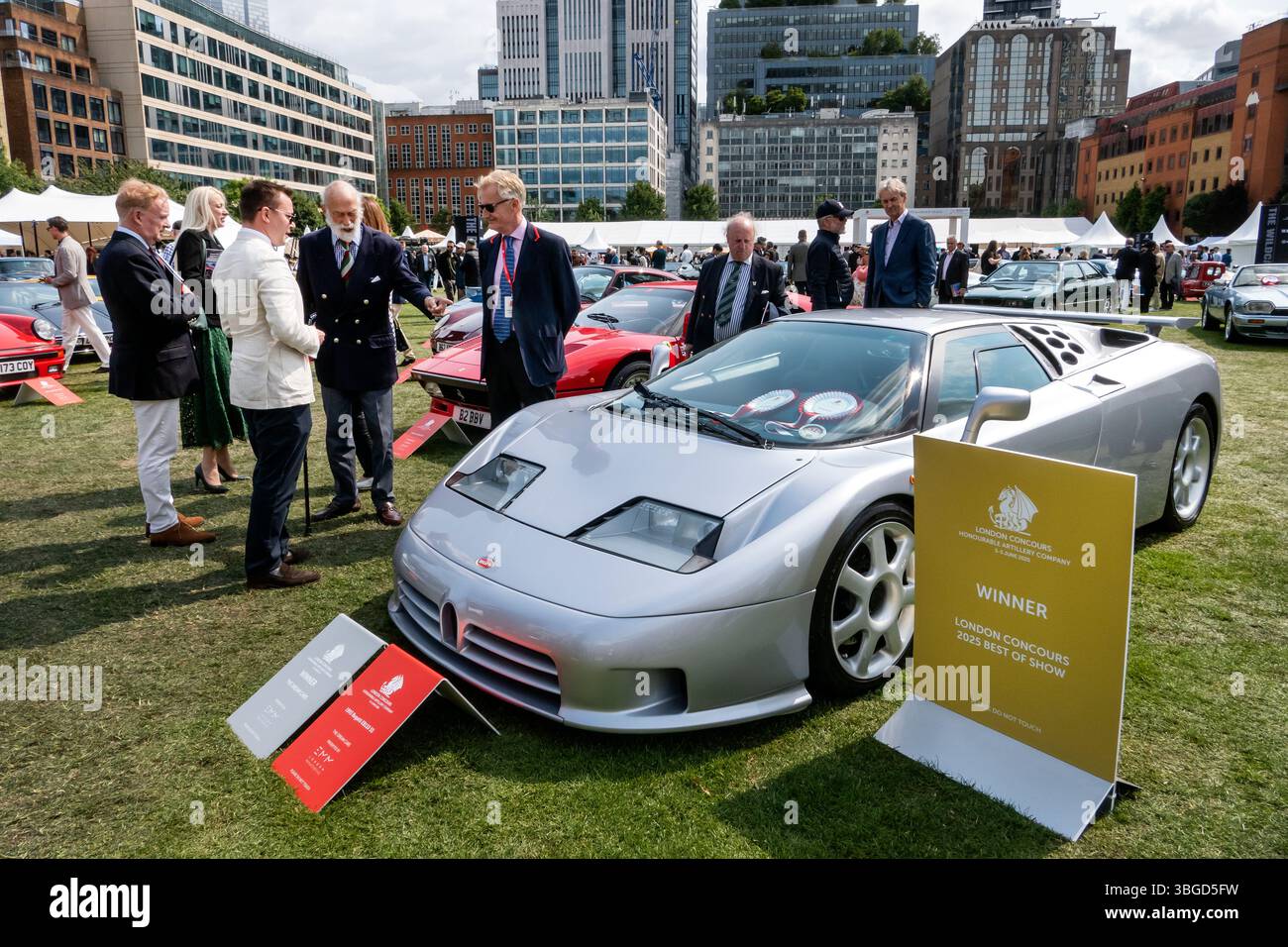 C PHRH Prinz Michael von Kent im Concours of London 2025 Best of Show, Bugatti EB110 Super Sport Stockfoto