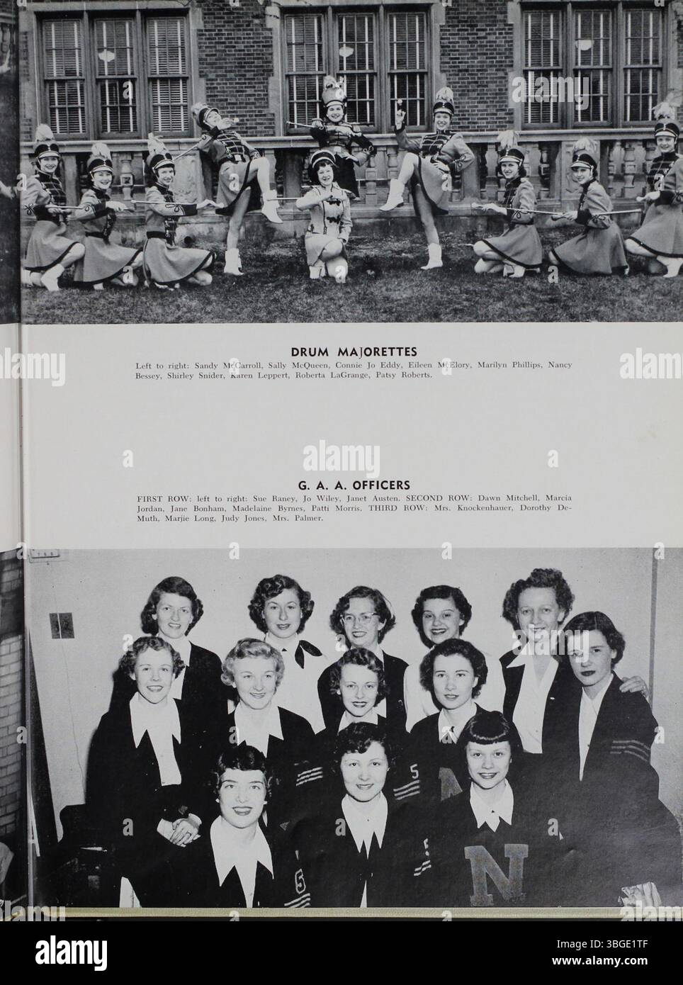 Das Jahrbuch 1952 der North High School, Memory Book, beschreibt die Gründung der Schule im Jahr 1893. Das erste Gebäude, entworfen von Frank L. Packard, wurde 1924 durch ein neueres Gebäude ersetzt. Nach der Schließung 1979 wurde die Schule 2012 als Columbus International High School wieder eröffnet. Stockfoto