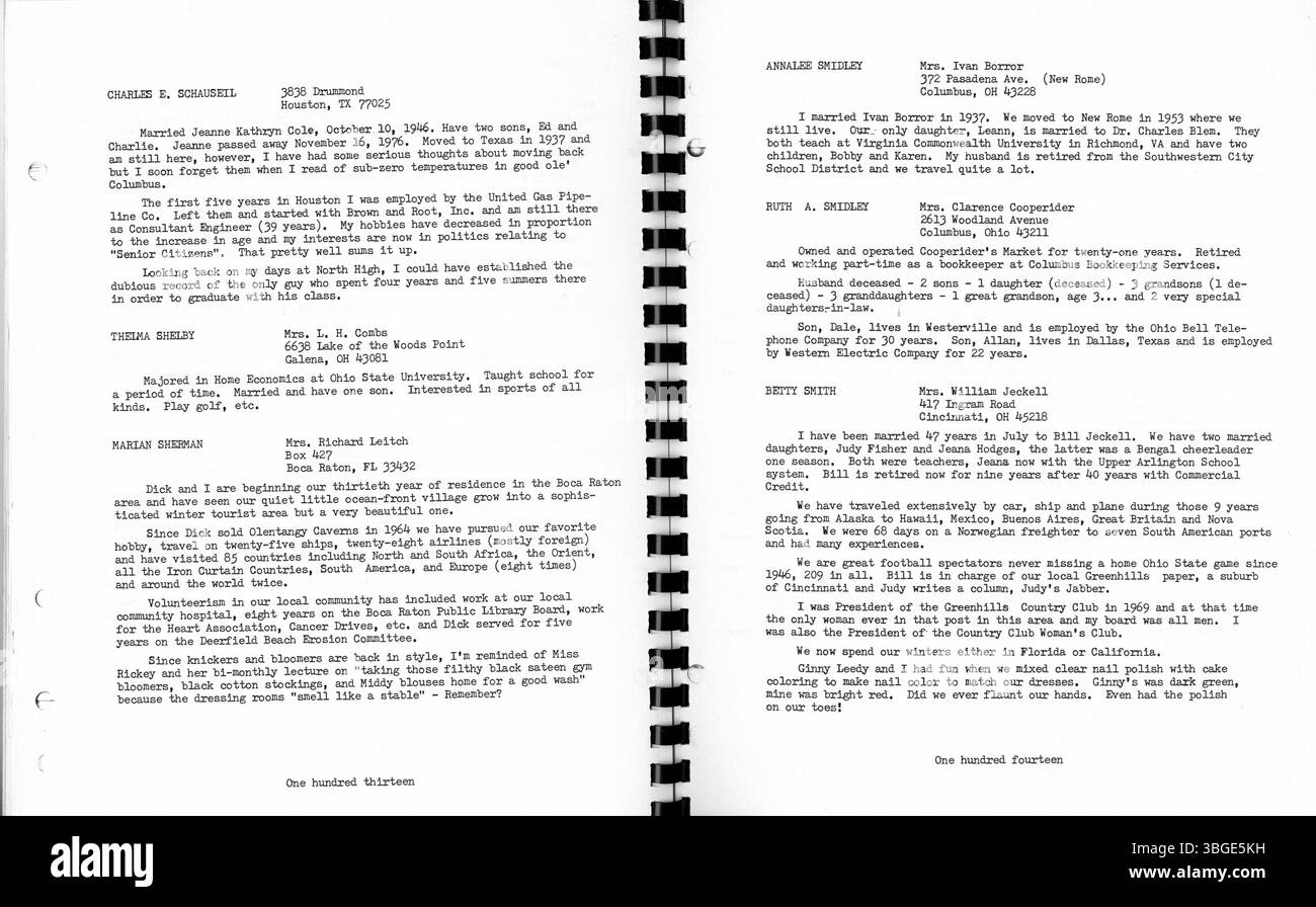 Dieses Heft von 1982 erinnert an das 50. Klassentreffen der North High School 1932. Es enthält Fotos und Briefe von ehemaligen Klassenkameraden. Die North High School, ursprünglich 1893 erbaut, befand sich an der 100 West 4th Avenue. Das Gebäude im romanischen Stil wurde von dem Architekten Frank L. Packard entworfen. Die Schule zog 1924 an einen neuen Standort und schloss 1979 aufgrund der rückläufigen Einschreibung und wurde 2012 als Columbus International High School wieder eröffnet. Stockfoto