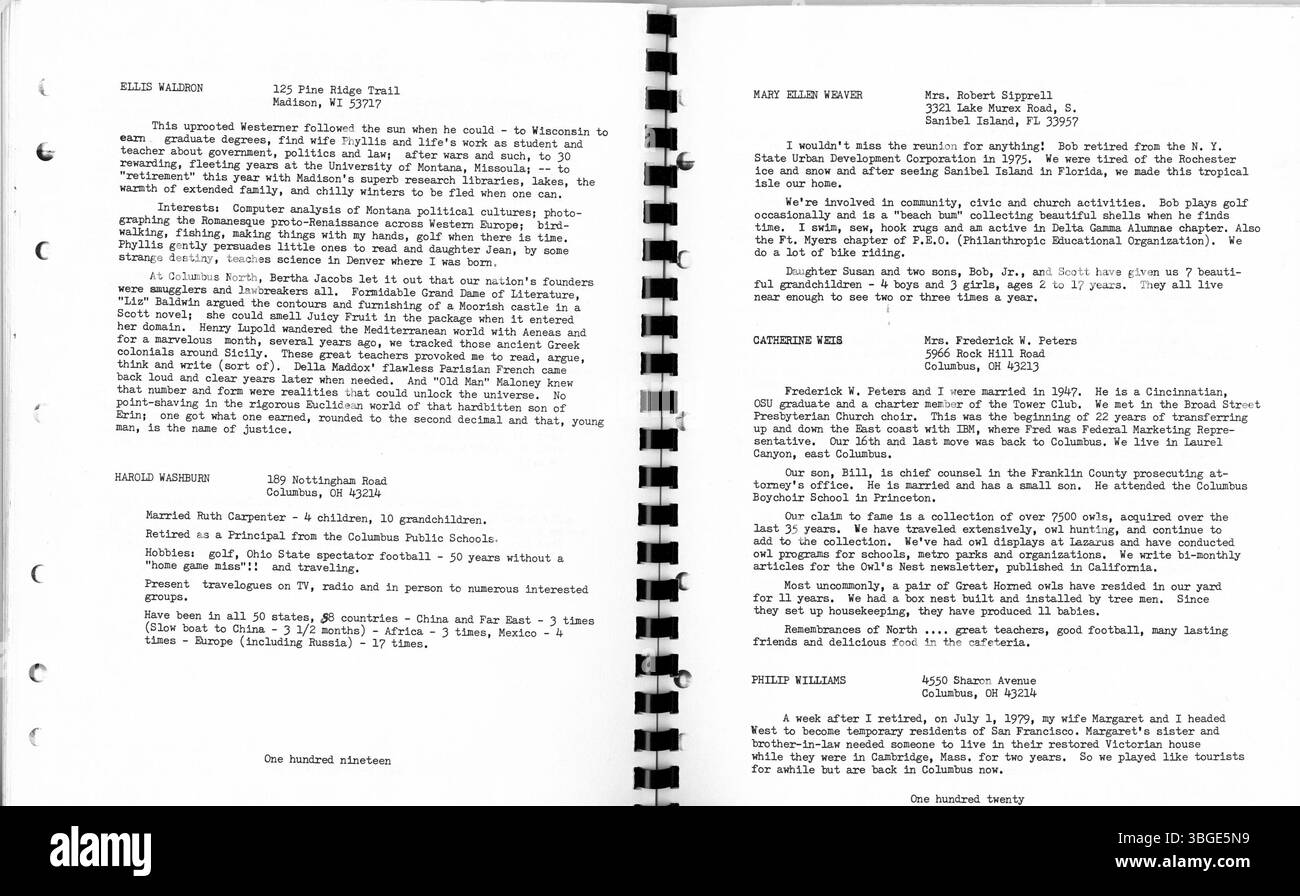 Das 1982 50. Reunion Booklet für die North High School Class von 1932 enthält Bilder und Briefe von ehemaligen Klassenkameraden. Die erste North High School wurde 1893 gegründet und ursprünglich an der 100 West 4th Avenue gebaut. Der romanische Stein wurde vom Architekten Frank L. Packard entworfen. Die Schule wurde 1924 in die 100 East Arcadia Avenue verlegt und 1979 geschlossen, bevor sie 2012 wieder als Columbus International High School eröffnet wurde. Stockfoto