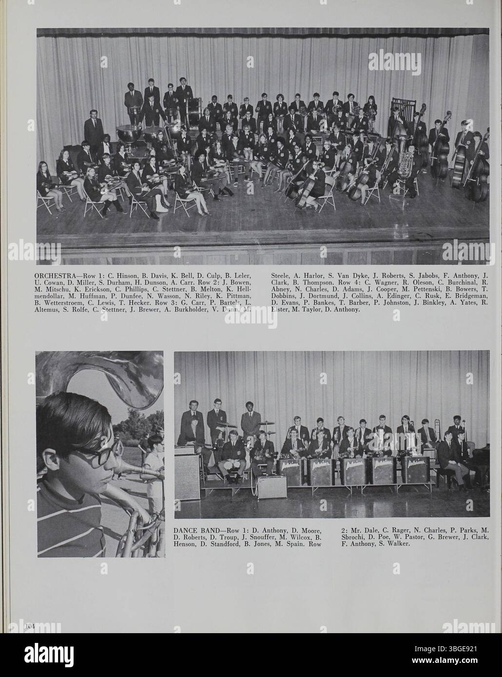 Das Jahrbuch „Memory Book“ aus dem Jahr 1971 zeigt das historische Gebäude der North High School im romanischen Stil, das 1893 von Frank L. Packard entworfen wurde. Das Gebäude wurde 1924 durch ein neueres Gebäude ersetzt. Die Schule wurde 1979 geschlossen und 2012 in die Columbus International High School umgewandelt. Stockfoto