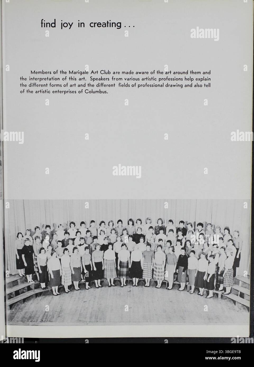 Das Jahrbuch der North High School aus dem Jahr 1959 dokumentiert die Umwandlung der Schule von ihrem Gebäude im romanischen Stil von 1893 in das Gebäude im Jahr 1924 an der Arcadia Avenue. Die Schule schloss 1979 aufgrund der abnehmenden Einschreibung und wurde 2012 als Columbus International High School wieder eröffnet. Stockfoto Das Jahrbuch der North High School aus dem Jahr 1959 dokumentiert die Umwandlung der Schule von ihrem Gebäude im romanischen Stil von 1893 in das Gebäude im Jahr 1924 an der Arcadia Avenue. Die Schule schloss 1979 aufgrund der abnehmenden Einschreibung und wurde 2012 als Columbus International High School wieder eröffnet. Stockfoto