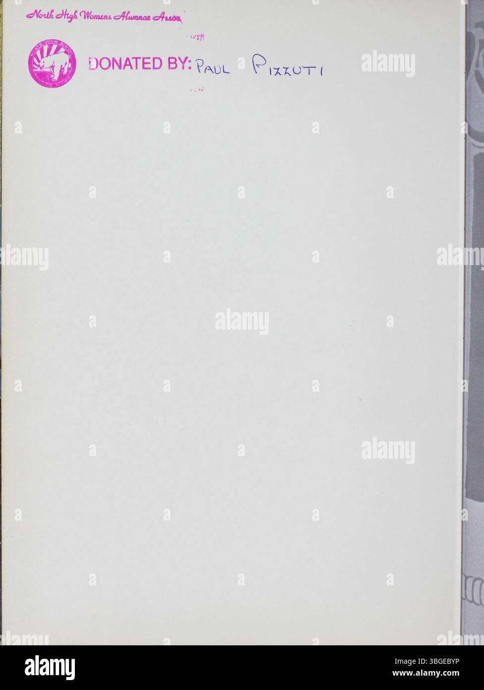 Diese Seite des Memory Book von 1978 befasst sich mit der Geschichte der North High School, die 1893 gegründet wurde. Das Gebäude wurde von Frank L. Packard im romanischen Stil entworfen. Die Schule wurde 1979 geschlossen, aber 2012 als Columbus International High School wieder eröffnet. Stockfoto