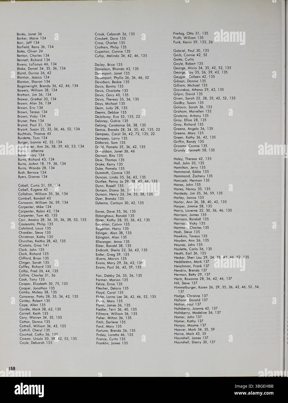 Das Jahrbuch Memory Book von 1970 erzählt das Erbe der North High School und beschreibt ihre Gründung im Jahr 1893, das architektonische Design und den Übergang durch die Jahre, bis es 2012 als Columbus International High School eröffnet wurde. Stockfoto
