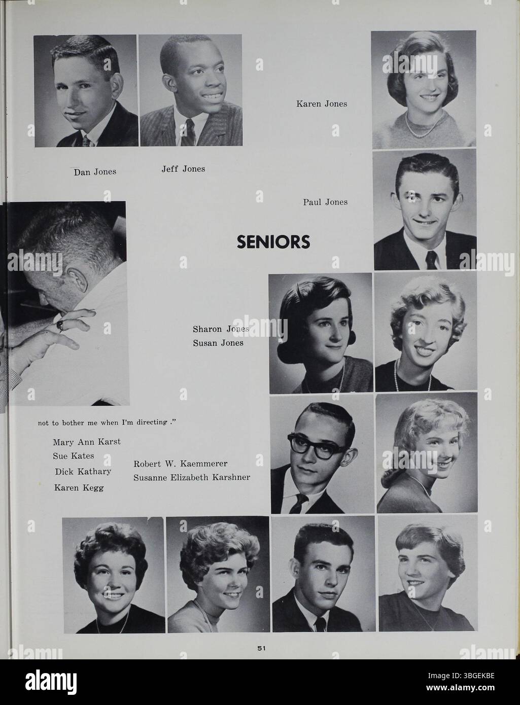 Das Jahrbuch „Memory Book“ aus dem Jahr 1961 beleuchtet die Geschichte der North High School von der Gründung im Jahr 1893 bis zu ihrer Ersetzung im Jahr 1924 durch ein größeres Gebäude an der 100 East Arcadia Avenue. Nach ihrer Schließung 1979 wurde die Schule 2012 als Columbus International High School wieder eröffnet. Stockfoto