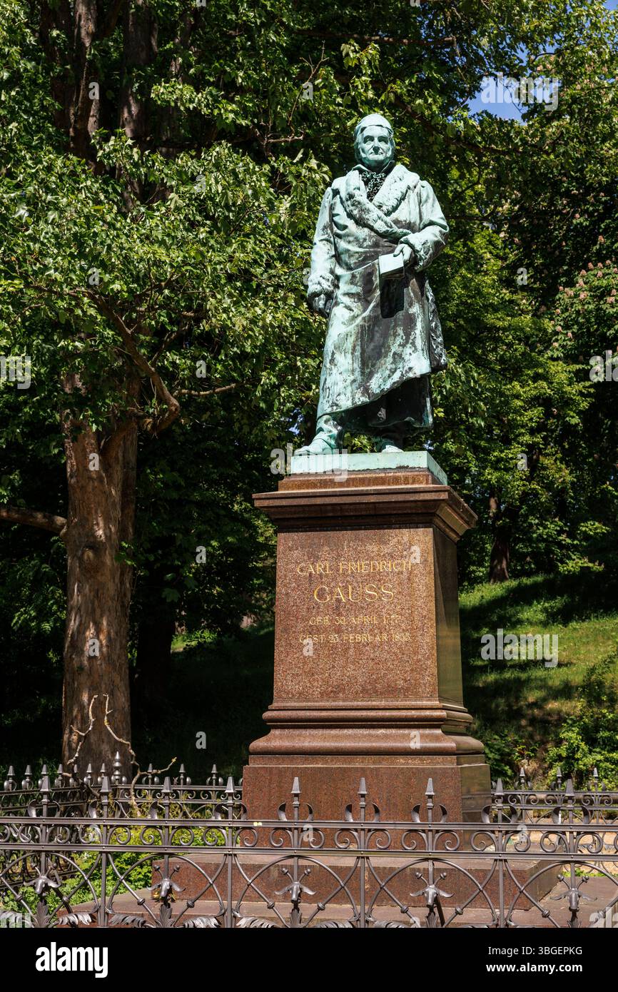 Carl-Friedrich-Gauß-Denkmal im Gaussbergpark, Braunschweig, Niedersachsen. Carl-Friedrich-Gauß-Denkmal am Gaussbergpark, Braunschweig, Ni Stockfoto