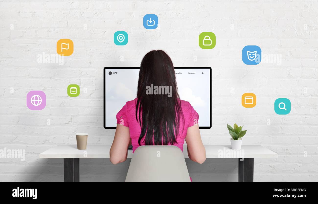 Frau, die an einem Desktop-Computer arbeitet, VPN-Symbole, die um sie herum schweben, stehen für Privatsphäre, Verschlüsselung und sichere Verbindung. Stockfoto