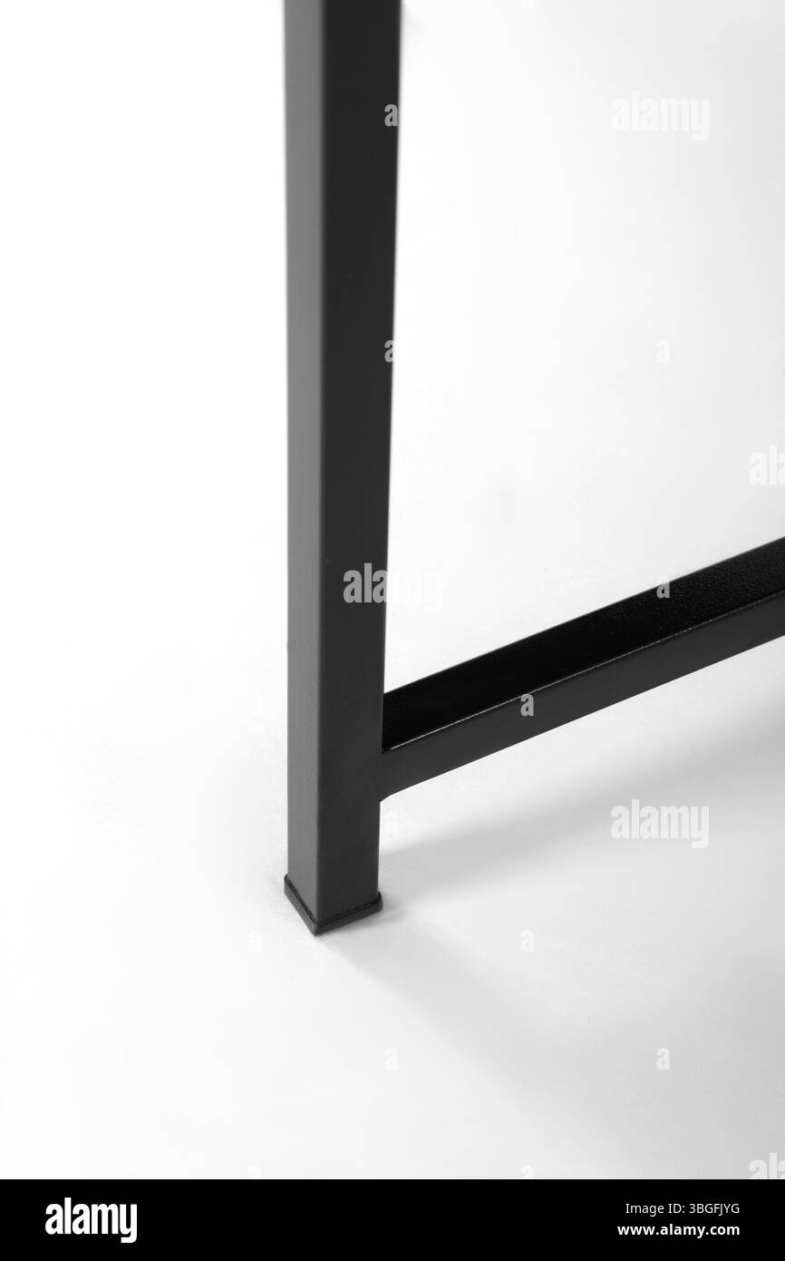 Details aus Holz und Metall. Metallregal Stockfoto