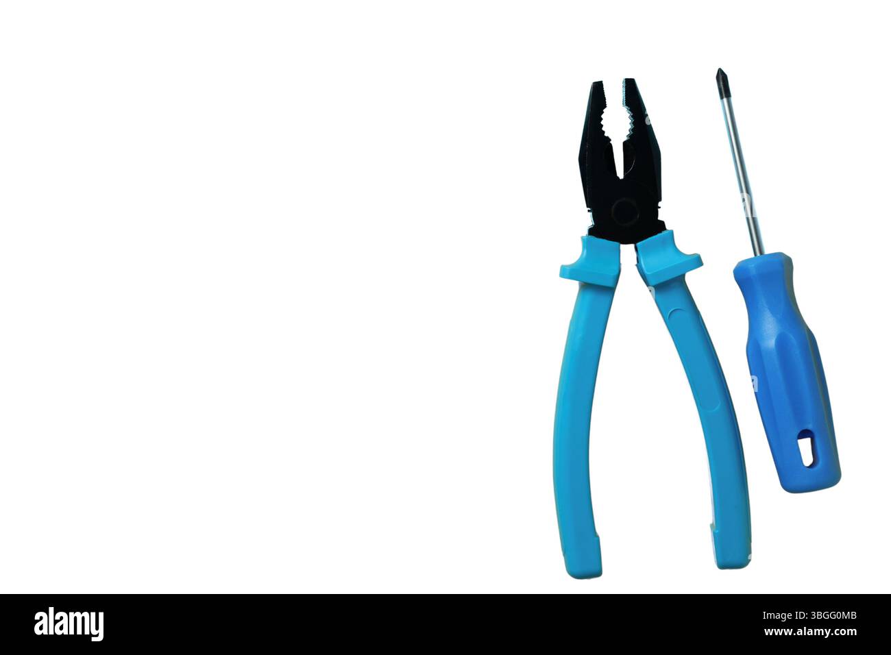 Werkzeuge wie Zangen und Schraubendreher symbolisieren die Arbeit am Labor Day, isoliert auf weiß Stockfoto