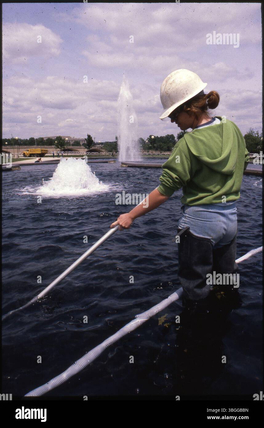 Der Bicentennial Park, ein 4,7 Hektar großer Park, der am 4. Juli 1976 geweiht wurde, feiert das zweihundertjährige Bestehen der USA. Es verfügt über vier kreisförmige Pools mit Springbrunnen, die 60 Meter in die Luft schießen können. Der Park wurde am 31. Mai 1990 neu geweiht und in John W. Galbreath Bicentennial Park umbenannt, zu Ehren des verstorbenen Philanthropen, der an seinem Bau beteiligt war. Stockfoto