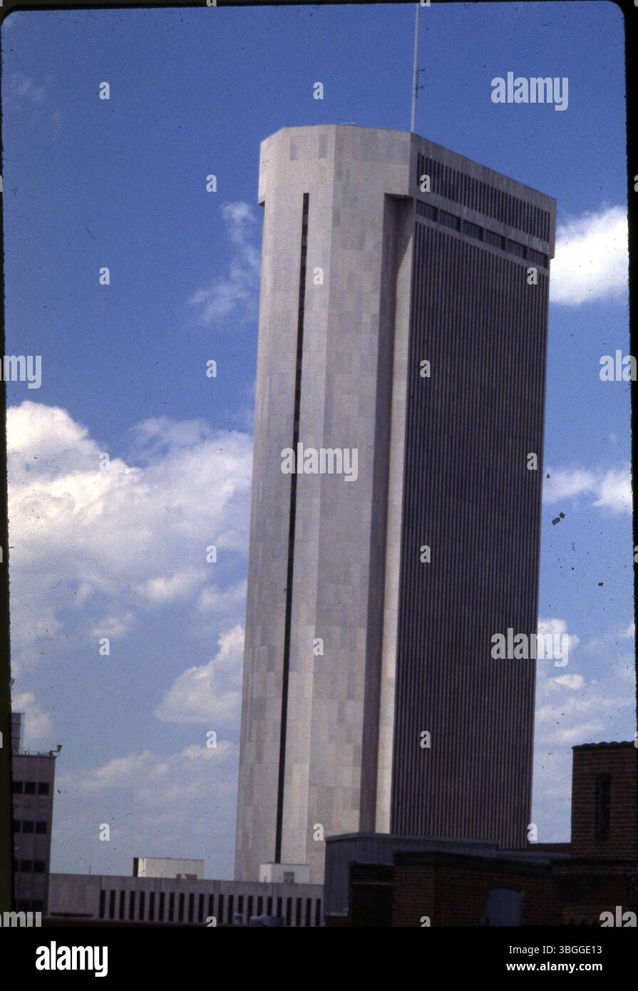 Foto mit Blick nach Nordosten auf One Nationwide Plaza, Hauptquartier für Nationwide Insurance in Columbus. Die Bauarbeiten begannen am 12. Juli 1974 und wurden am 4. Mai 1978 eingeweiht. Stockfoto