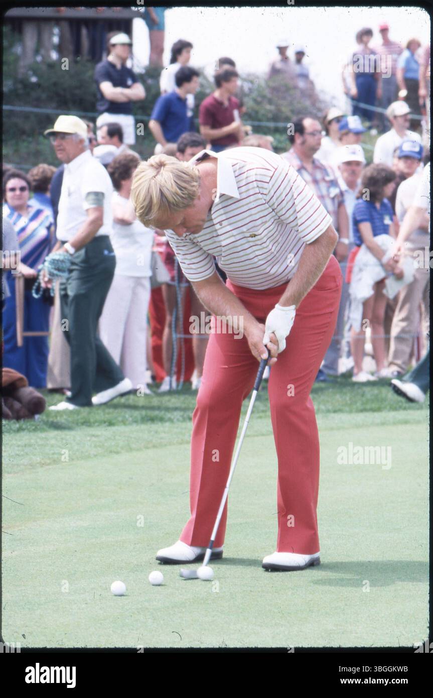 Jack Nicklaus übt beim Memorial Tournament 1984 pro-am im Muirfield Village Golf Club das Putting-On-the-Green. Stockfoto