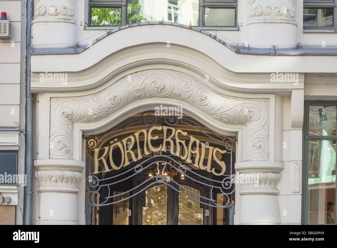 Dekoriertes Eingangsportal zum Koernerhaus im Jugendstilstil, Poststraße, Hamburg Neustadt, Deutschland, Europa Stockfoto