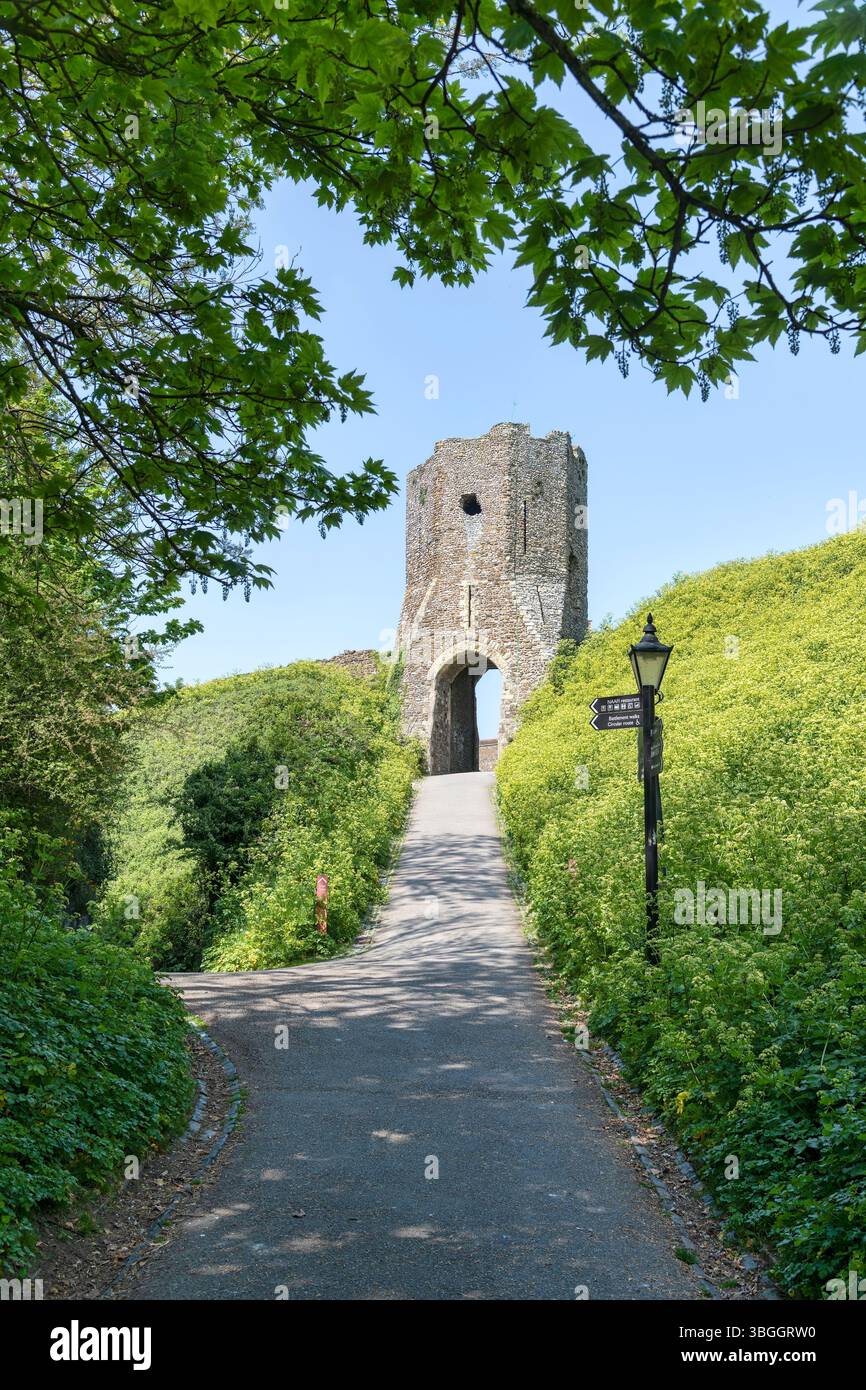 Fußgängereingang zum Dover Castle, mittelalterliche Burg in Dover, Kent, England, erbaut im 12. Jahrhundert. Stockfoto