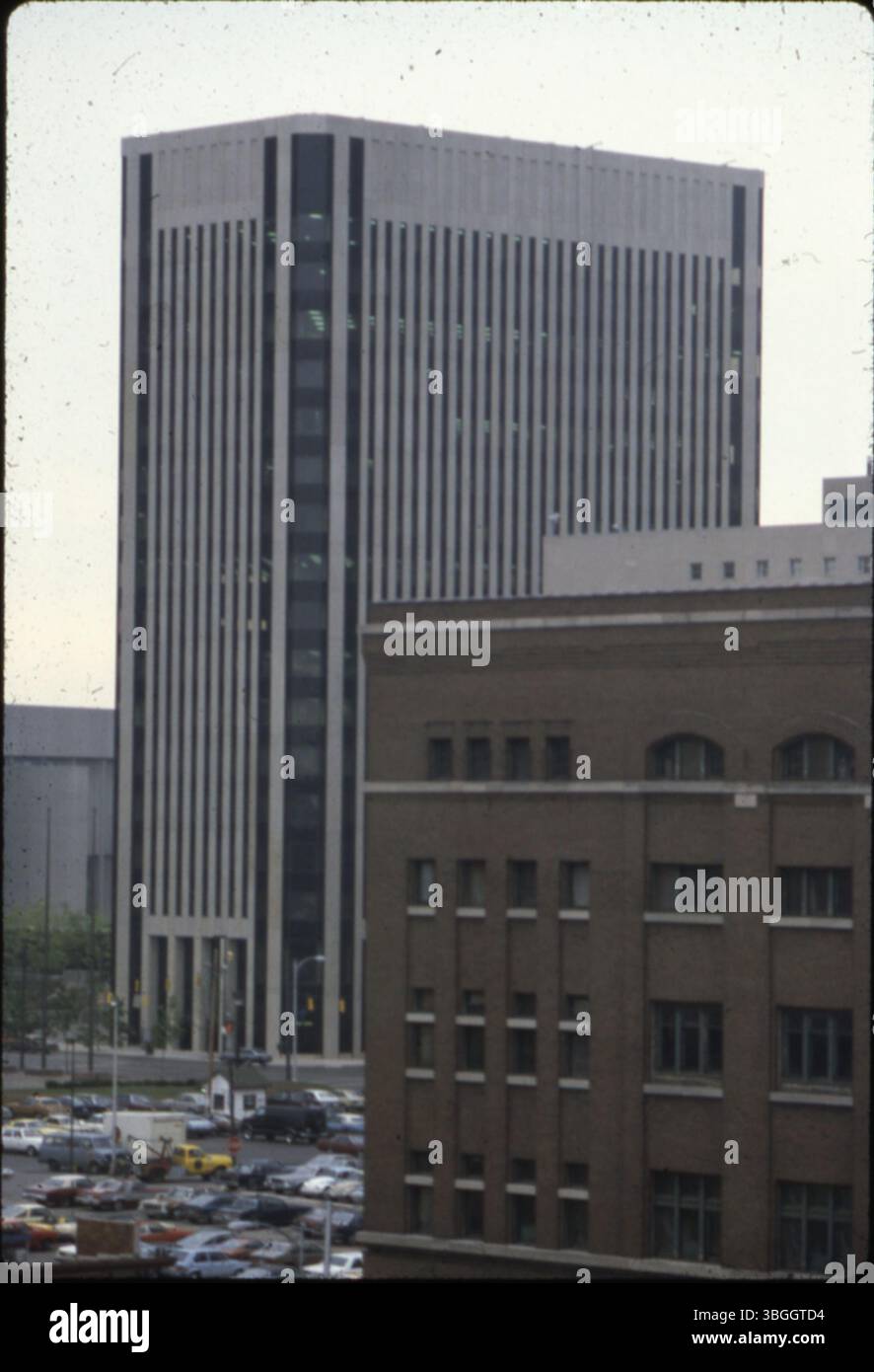 Ein Blick aus der Vogelperspektive auf das 18-stöckige, zwei Nationwide Plaza Gebäude im Zentrum von Columbus, Ohio. Der Spatenstich erfolgte am 5. März 1980 und das Gebäude wurde am 2. Dezember 1981 eingeweiht. Es ist Teil des Nationwide Plaza Complex. Stockfoto