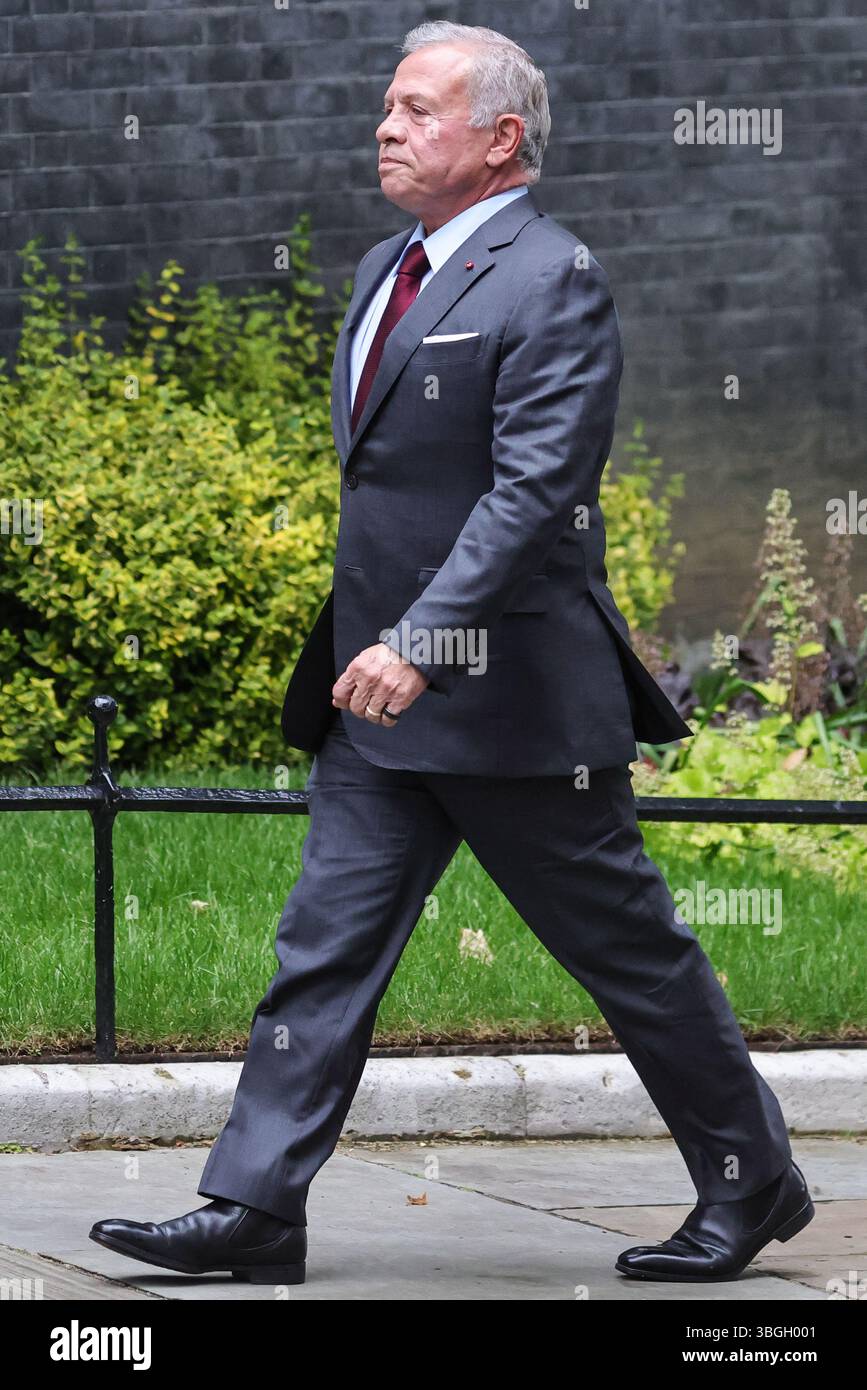 London, Großbritannien. Juni 2025. Sir Keir Starmer, Premierminister des Vereinigten Königreichs, begrüßt Abdullah II. Bin Al-Hussein, den König von Jordanien, heute Nachmittag in der Downing Street 10. Quelle: Imageplotter/Alamy Live News Stockfoto