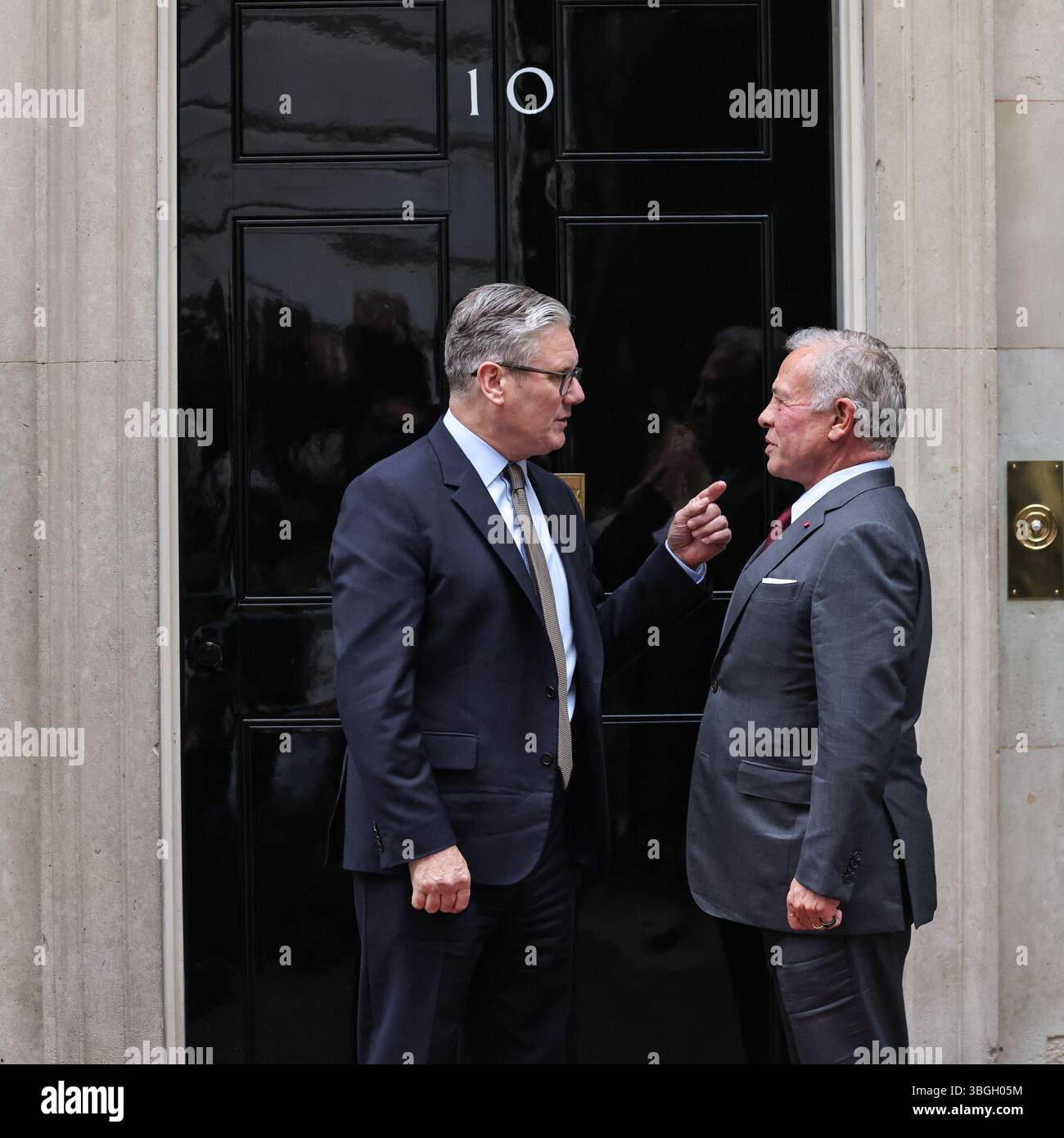 London, Großbritannien. Juni 2025. Sir Keir Starmer, Premierminister des Vereinigten Königreichs, begrüßt Abdullah II. Bin Al-Hussein, den König von Jordanien, heute Nachmittag in der Downing Street 10. Quelle: Imageplotter/Alamy Live News Stockfoto