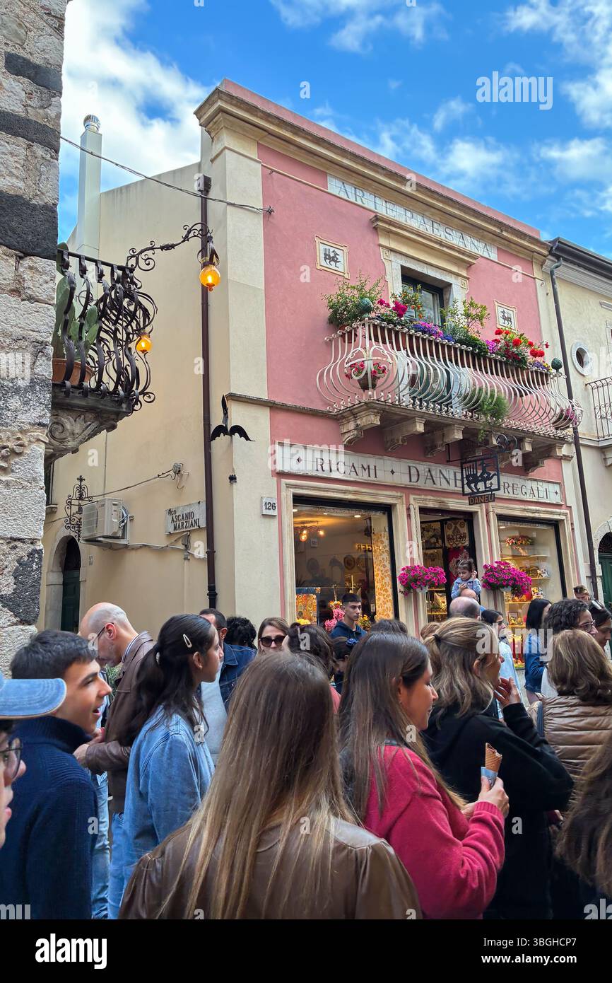 Handelsstraße in Taormina, Sizilien Stockfoto