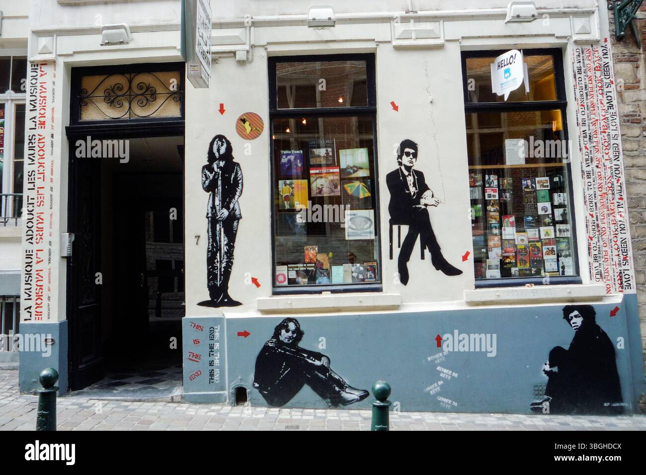 Wandgemälde an der Fassade des Arlequin Centre Music and Record Store in Brüssel, Belgien Stockfoto