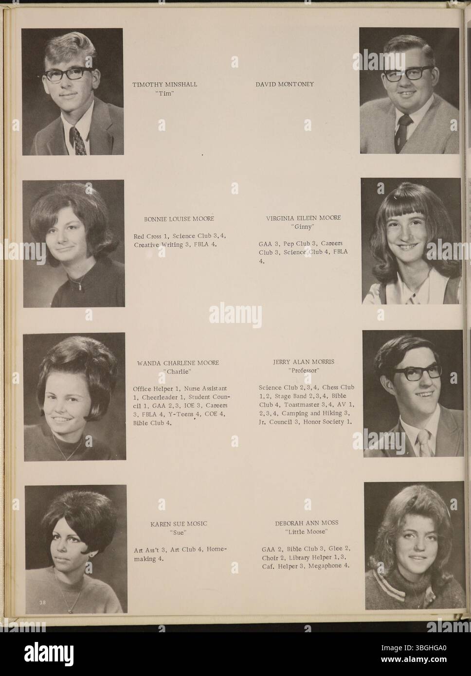 Das Jahrbuch „Diabolis“ von 1971 der Marion Franklin High School in Columbus, Ohio, spiegelt die Geschichte der 1953 eröffneten Schule wider. Ursprünglich Teil des Marion Township School District, diente es den Klassen 7–12. Die Schule wurde am 20. November 1953 eingeweiht. Stockfoto