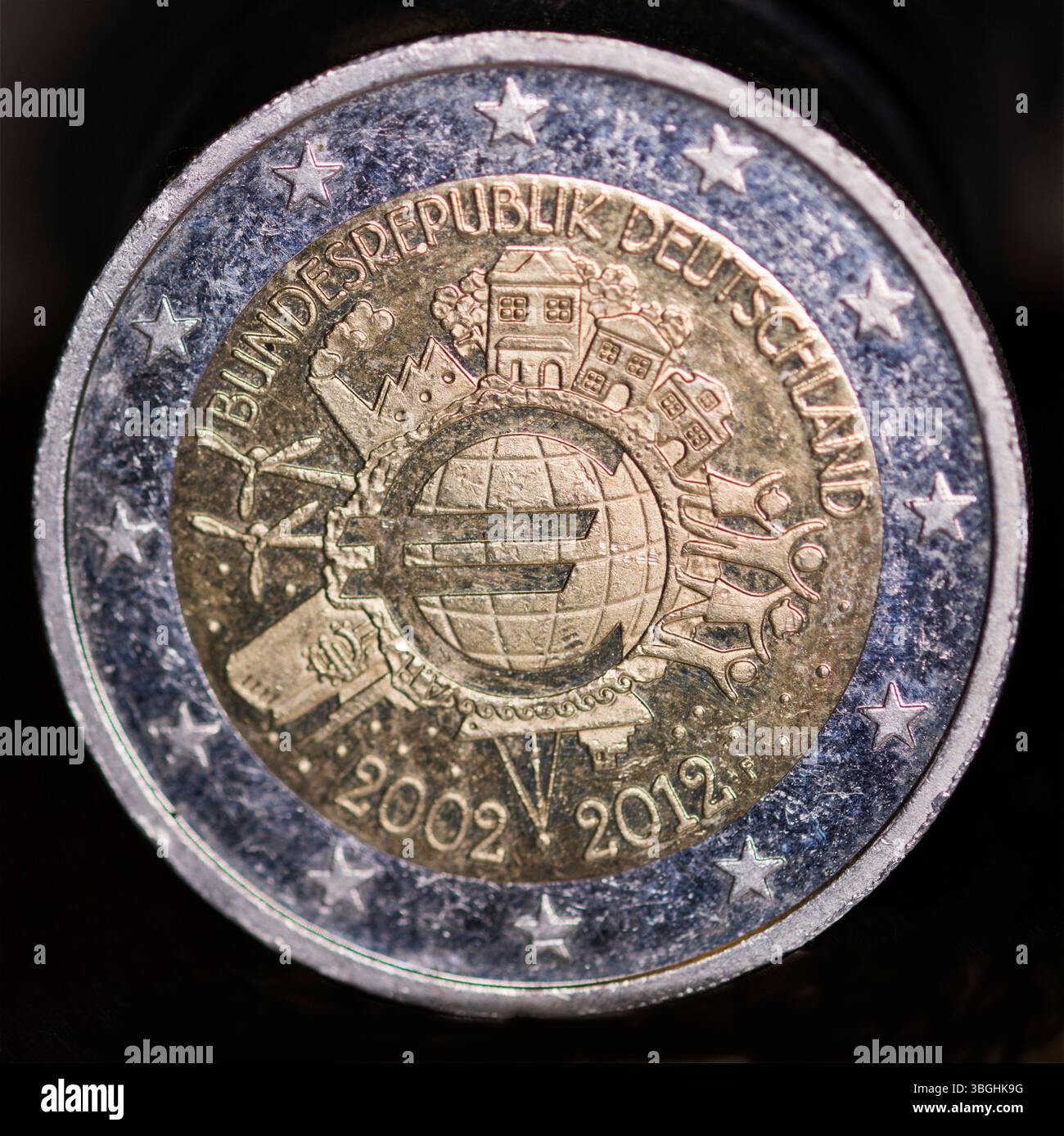 Zwei-Euro-Gedenkmünze 10 Jahre Euro-Bargeld Stockfoto