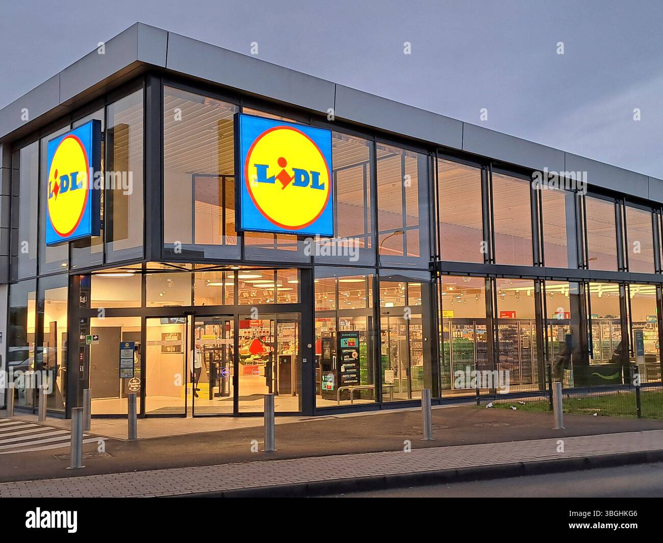Modernes Lidl-Geschäft, Nordrhein-Westfalen, Deutschland, Weilerswist Stockfoto