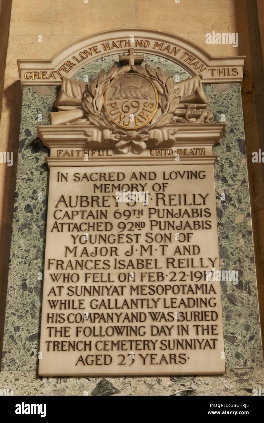 England, Somerset, Bath, Bath Abbey, Gedenktafel für den in Sunniyet Mesopotamien getöteten Armeeoffizier Stockfoto