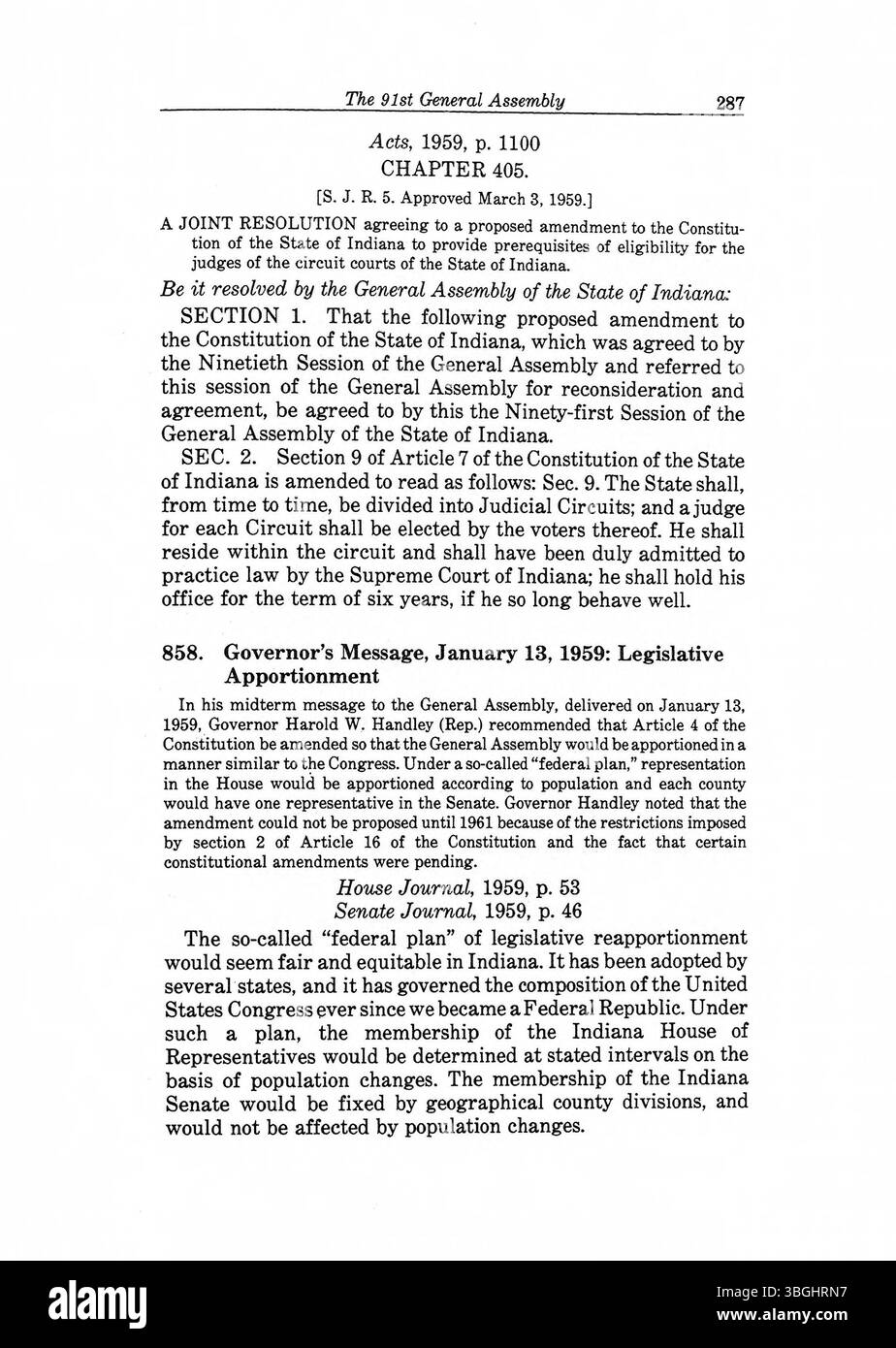 Seite 311 von Band 4 von *Constitution Making in Indiana* (1994) befasst sich mit Schlüsselmomenten in der Verfassungsgeschichte Indianas, mit besonderem Schwerpunkt auf wichtigen Änderungen und deren langanhaltenden Auswirkungen auf die politische Landschaft des Staates. Stockfoto