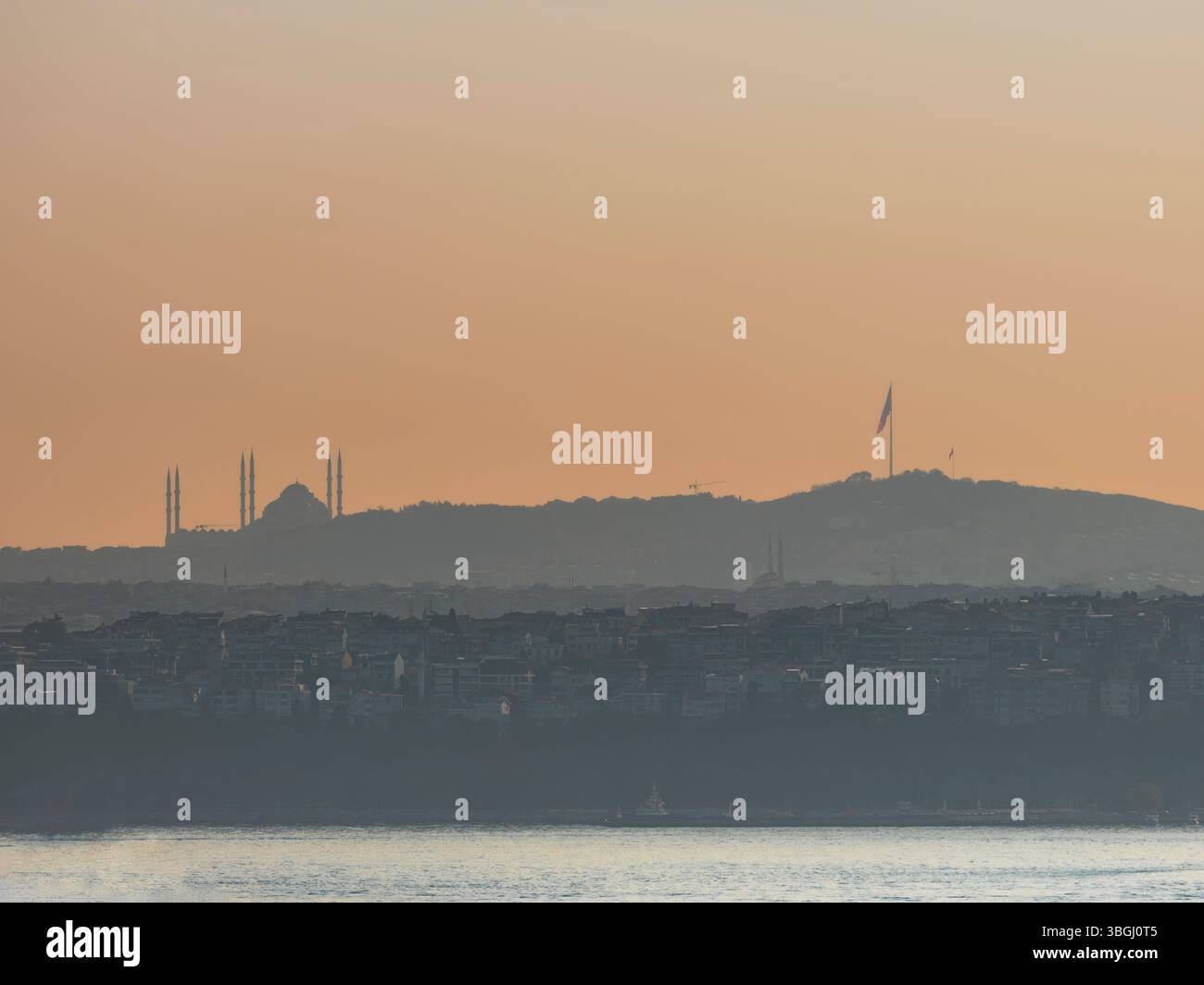 Istanbul, Bezirk Üsküdar, Blick von Eminönü, Bosporus, Abendlicht Stockfoto