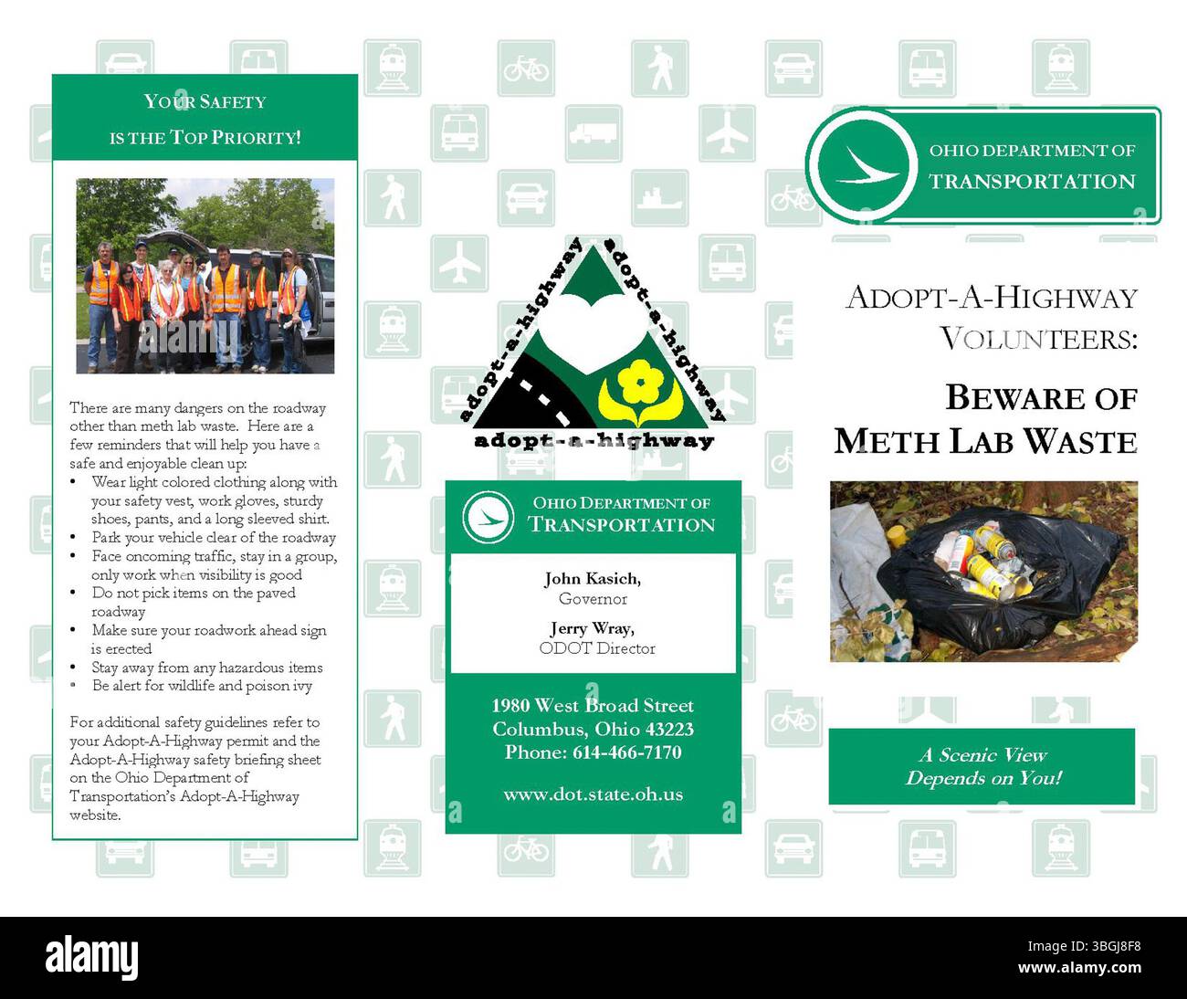 Diese Broschüre informiert Freiwillige von Adoption-A-Highway in Ohio über die potenziellen Gefahren von Meth-Laborabfällen. Sie dient als Sicherheitswarnung für Personen, die an der Straßenreinigung beteiligt sind, und ermutigt zur Vorsicht beim Umgang mit unbekanntem Material. Stockfoto