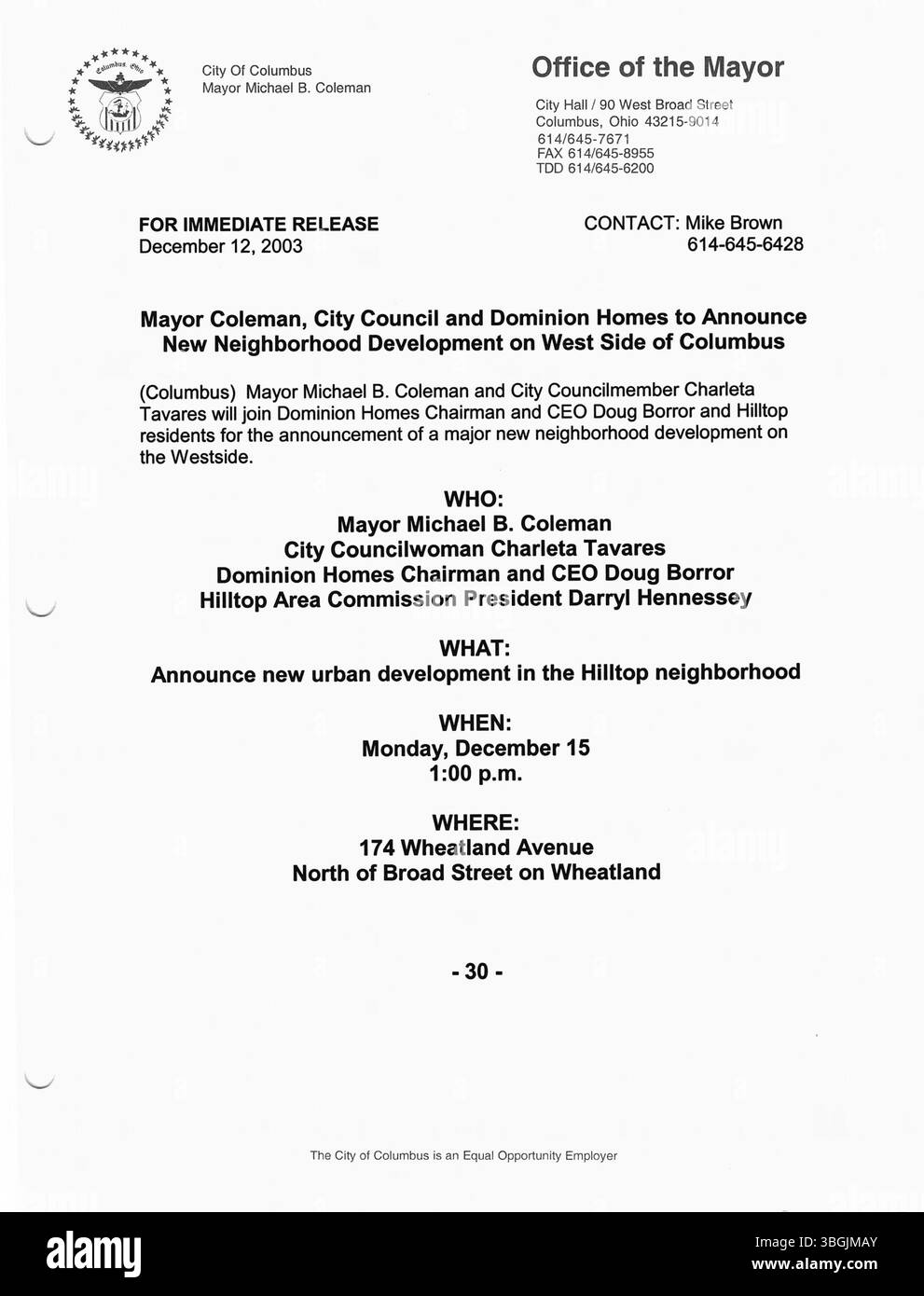 Diese Reihe von Pressemitteilungen aus dem Büro von Bürgermeister Michael Coleman im Jahr 2003 dokumentiert wichtige Updates über Stadtpolitik und Projekte während seiner Amtszeit. Als erster afroamerikanischer Bürgermeister von Columbus umfasste seine Führung mehrere Stadtentwicklungen und soziale Programme. Stockfoto