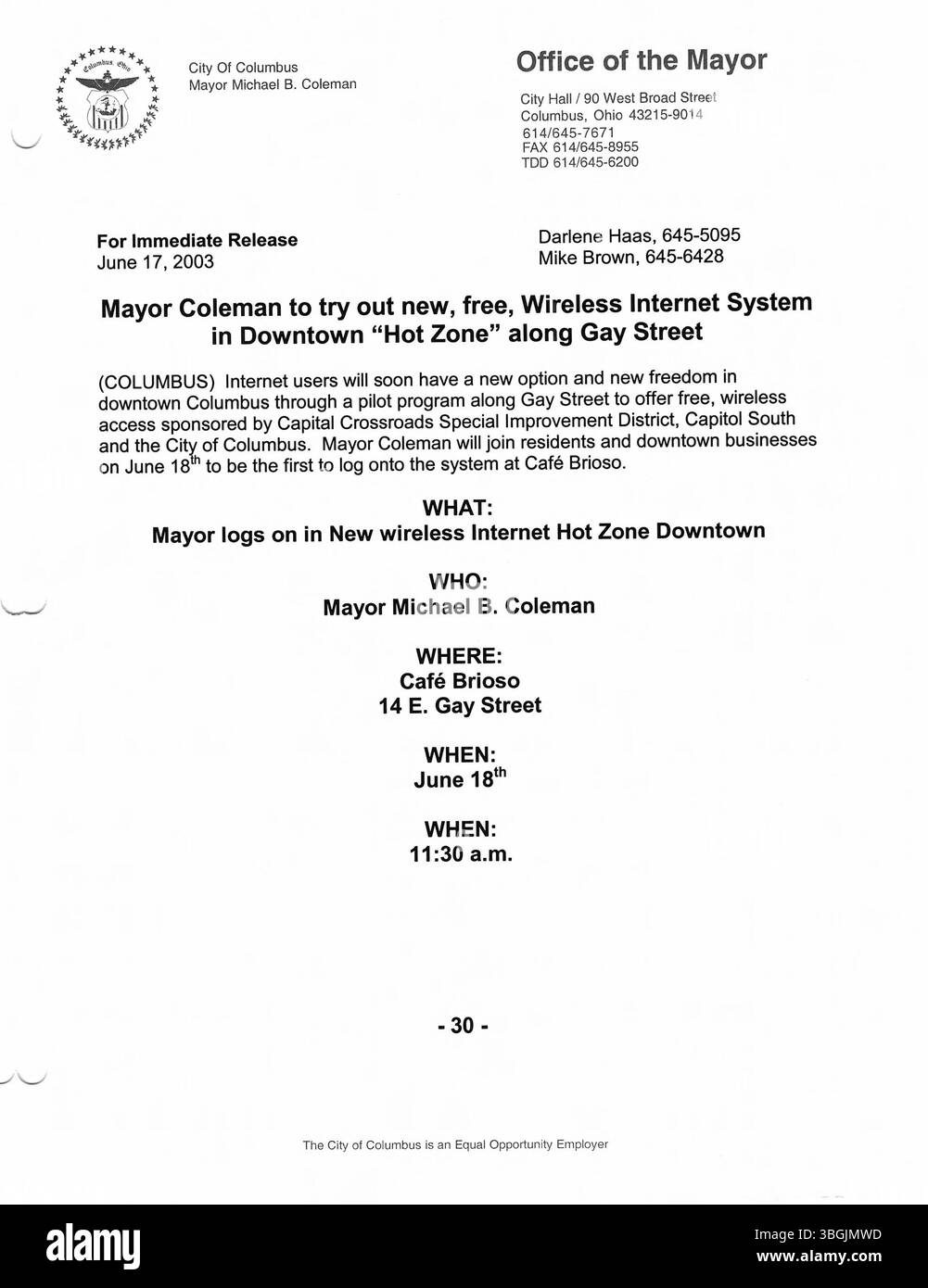 Das Büro des Bürgermeisters Michael Coleman veröffentlichte 2003 Pressematerialien, in denen er seine politischen Aktionen als erster afroamerikanischer Bürgermeister von Columbus dokumentierte. Coleman diente von 2000 bis 2016 und ist als der am längsten dienende Bürgermeister in der Geschichte der Stadt bekannt. Stockfoto