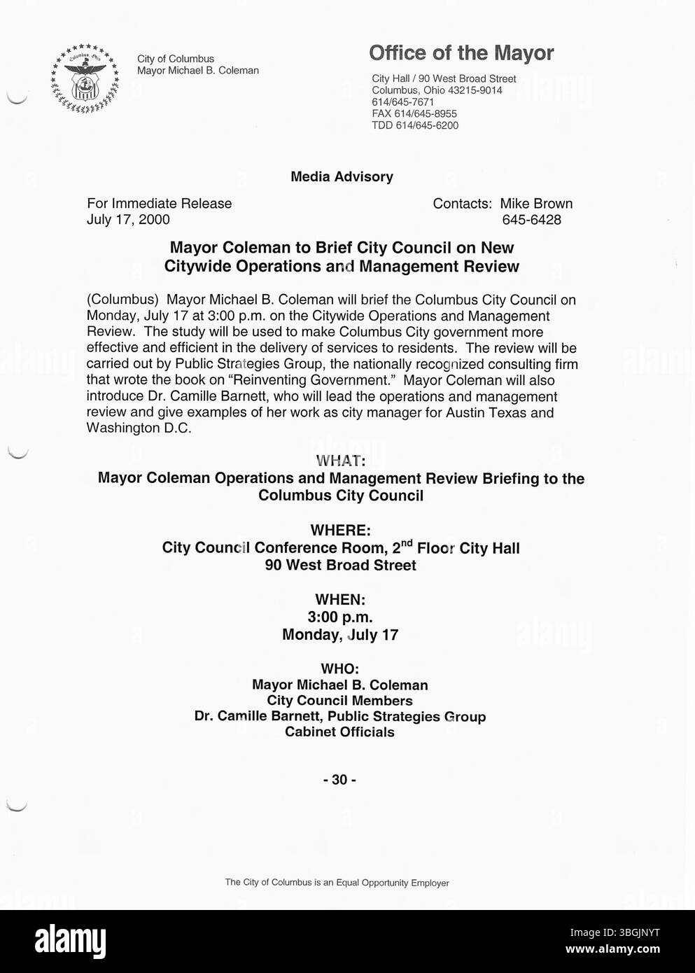 Pressemitteilungen aus dem Büro von Bürgermeister Michael Coleman im Jahr 2000 geben Einblicke in sein Vermächtnis als erster afroamerikanischer Bürgermeister von Columbus und beschreiben seine politischen Initiativen, seinen öffentlichen Dienst und seine Führung in der Stadt. Stockfoto