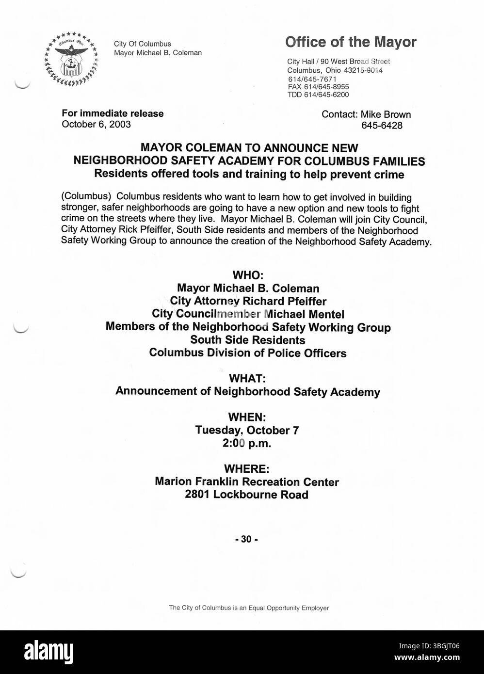 In dieser Pressemitteilung von 2003 werden wichtige Ankündigungen aus dem Büro von Bürgermeister Michael Coleman vorgestellt, in denen die Führungsinitiativen und politischen Engagements des Bürgermeisters in Columbus, Ohio, beschrieben werden. Stockfoto