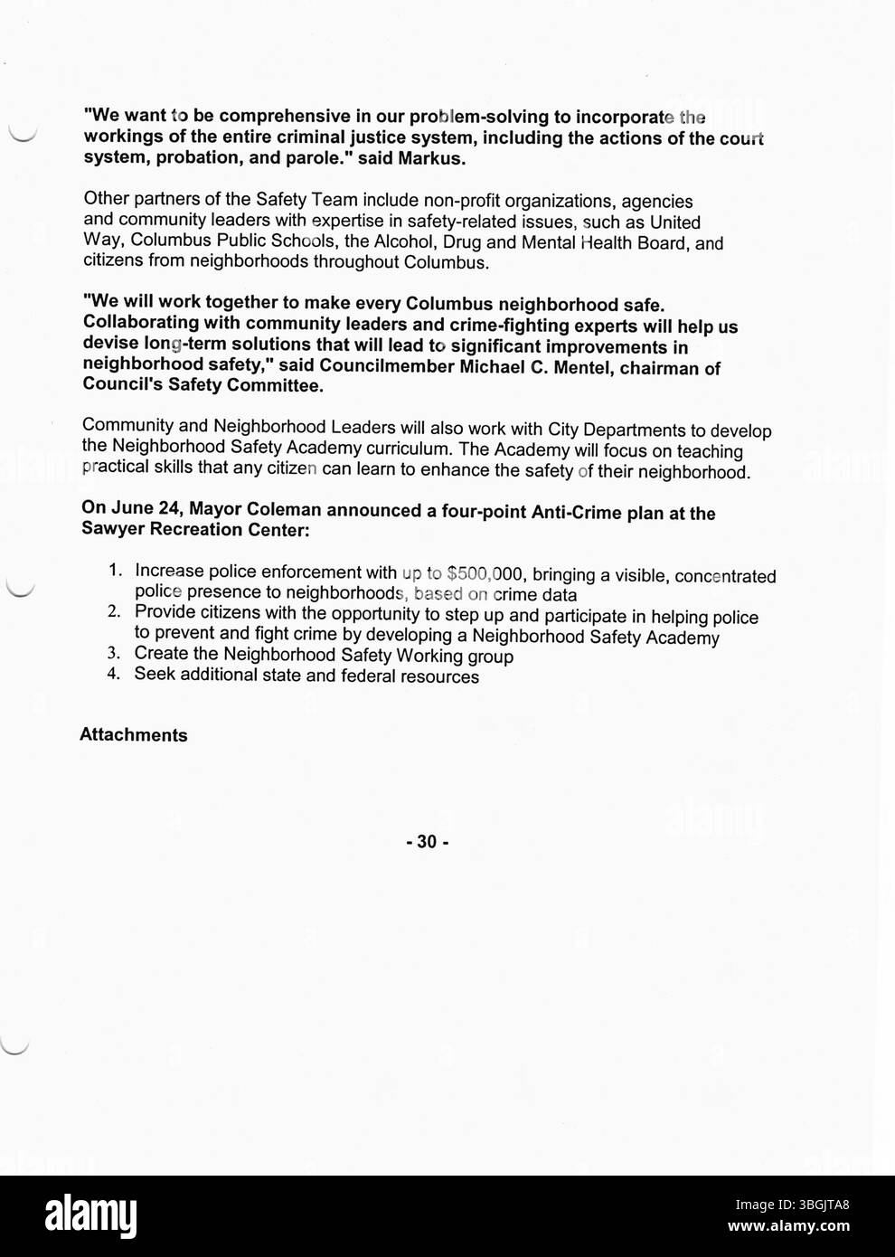 Seite 127 der Pressemitteilungen des Bürgermeisters Michael Coleman von 2003 enthält Mitteilungen aus dem Büro des Bürgermeisters über die Fortschritte und Errungenschaften, die während seiner Führung von Columbus erzielt wurden. Coleman, der erste afroamerikanische Bürgermeister der Stadt, war von 2000 bis 2016 tätig, was einen bedeutenden Zeitraum in der politischen Geschichte der Stadt markiert. Stockfoto