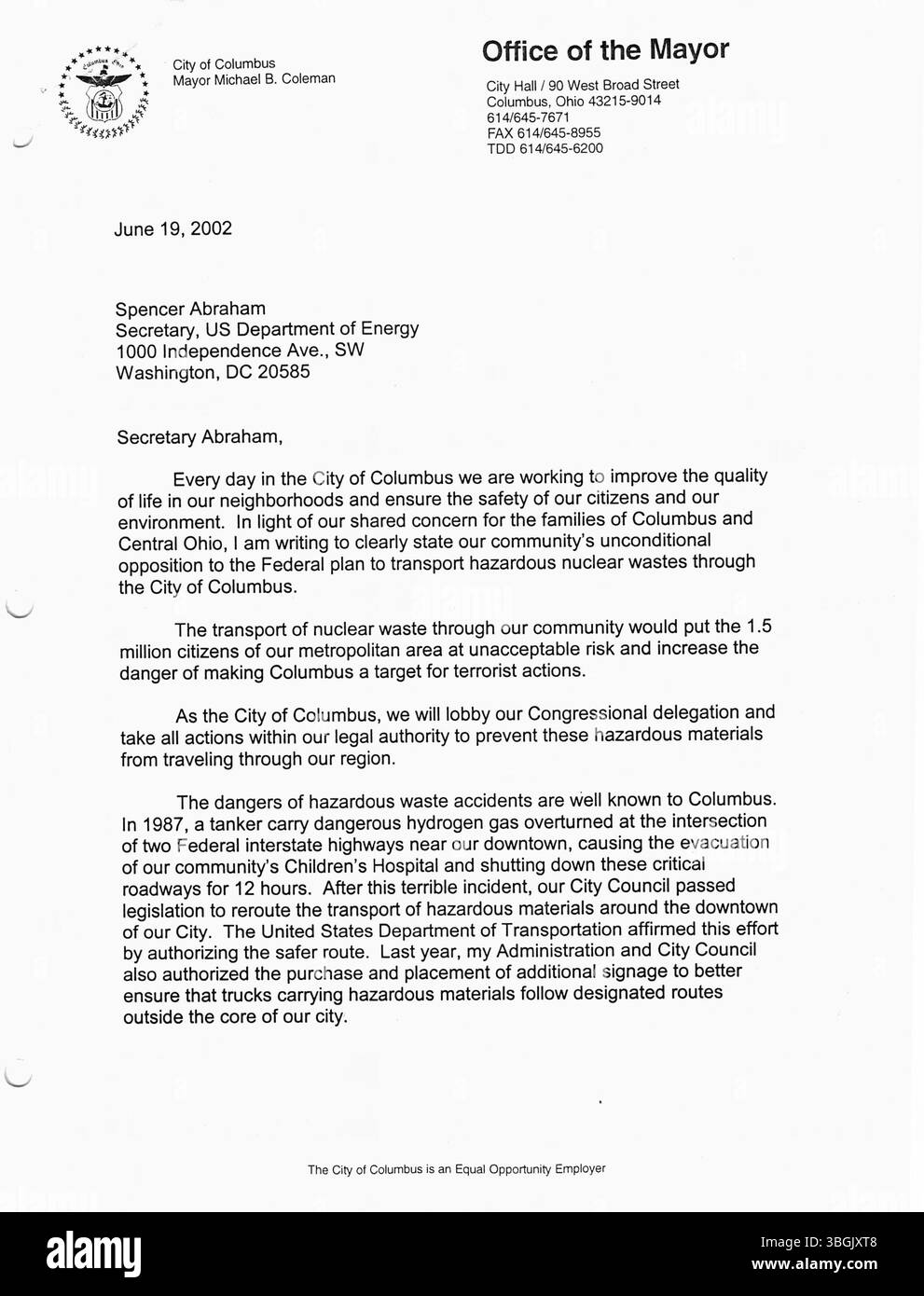 Die Pressemitteilungen des Büros von Bürgermeister Michael Coleman aus dem Jahr 2002 dokumentieren seine Führung in Columbus, Ohio, wobei er sich auf politische Aktivitäten und städtische Initiativen konzentriert. Als erster afroamerikanischer Bürgermeister der Stadt leitete er Columbus 16 Jahre lang, initiierte wichtige Regierungspolitiken und überwachte Stadtentwicklungsprojekte. Stockfoto