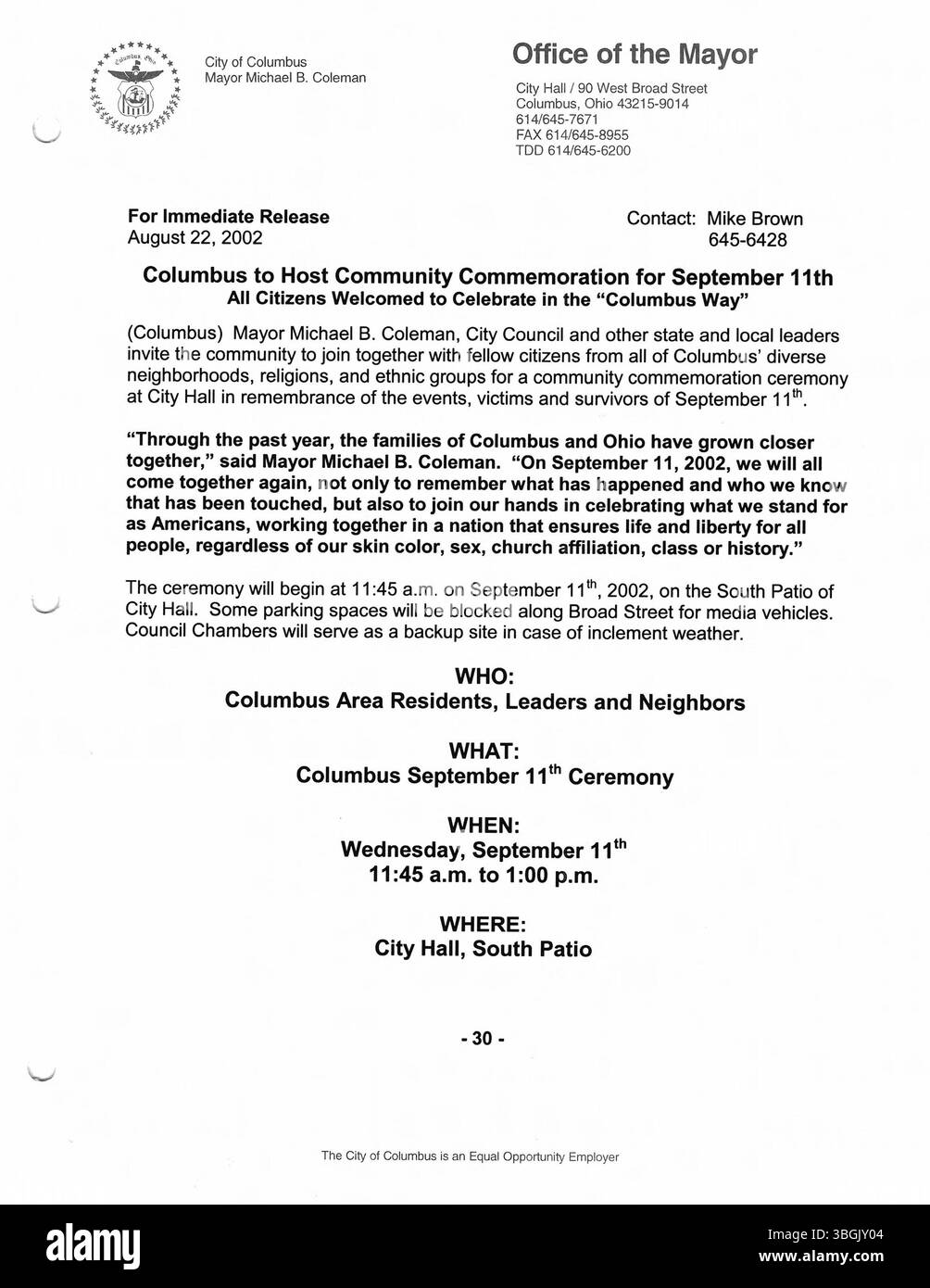Dieser Abschnitt der Pressemitteilungen von Bürgermeister Michael Coleman aus dem Jahr 2002 beleuchtet die fortlaufende Führung und das politische Handeln des Bürgermeisters. Coleman war der erste afroamerikanische Bürgermeister von Columbus, der von 2000 bis 2016 sein Amt innehatte, und stellte einen Rekord als der am längsten dienende Bürgermeister der Stadt auf. Stockfoto