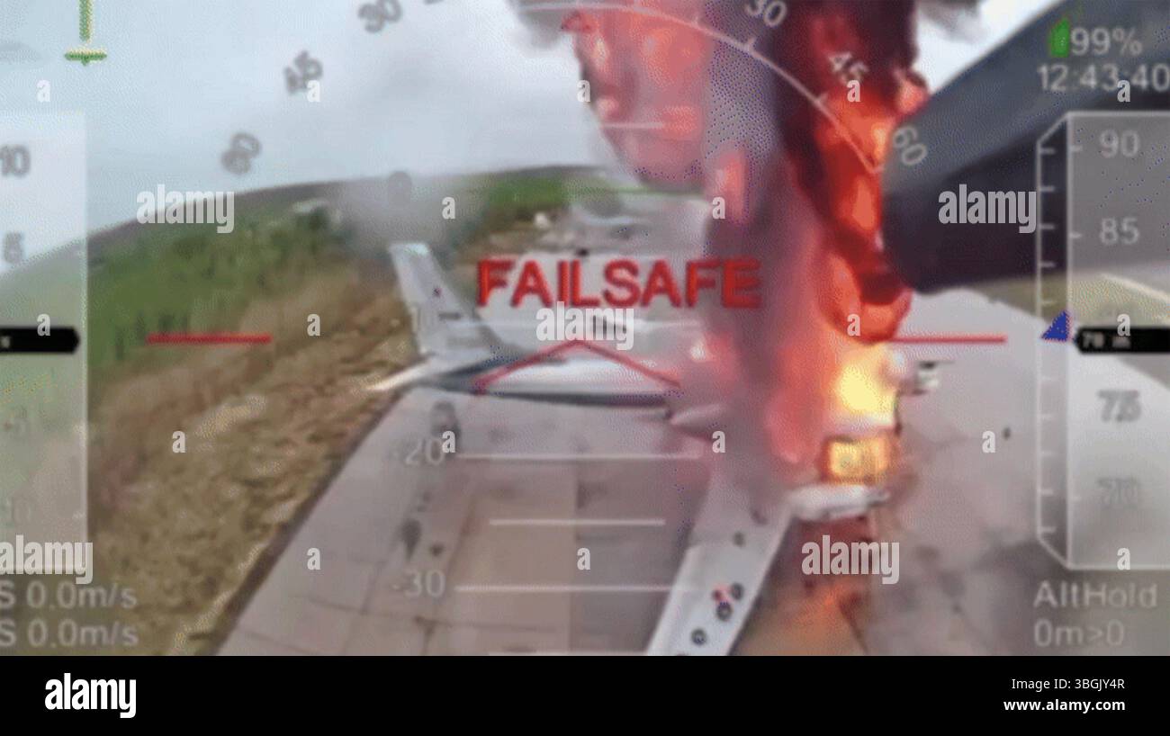 Operation SPIDER's WEB der ukrainische Drohnenangriff am 1. Juni 2025 auf russische Militärbasen einschließlich der Angriffe auf diese Tu-95-Bomber. Stockfoto