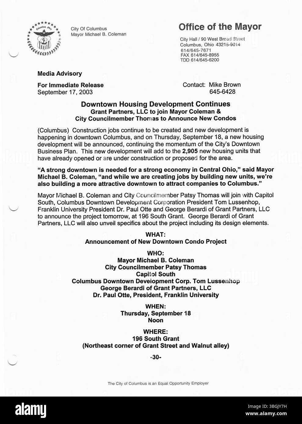 Diese Pressemitteilung, die 2003 vom Büro des Bürgermeisters Michael Coleman veröffentlicht wurde, beschreibt seine wichtigsten Errungenschaften und politischen Botschaften während seiner Amtszeit als erster afroamerikanischer Bürgermeister von Columbus. Stockfoto