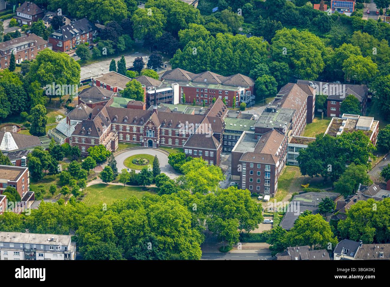 Luftbild, Johanniter Krankenhaus, Sterkrade Mitte, Oberhausen, Ruhrgebiet, Nordrhein-Westfalen, Deutschland ACHTUNGxMINDESTHONORARx60xEURO *** Luftaufnahme, Johanniter Hospital, Sterkrade Mitte, Oberhausen, Ruhrgebiet, Nordrhein-Westfalen, Deutschland ATTENTIONxMINDESTHONORARx60xEURO Stockfoto