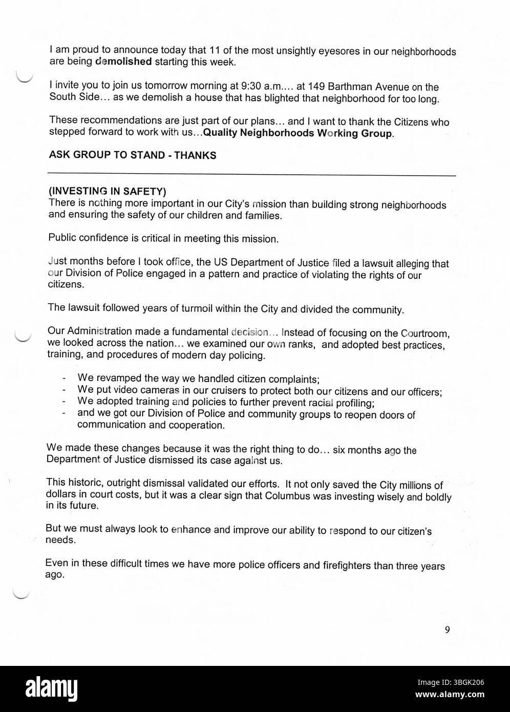 Die Pressemitteilungen aus dem Büro von Bürgermeister Michael Coleman aus dem Jahr 2003 spiegeln seine Tätigkeit als Bürgermeister wider, einschließlich Updates zu Stadtverwaltung, politischen Angelegenheiten und lokalen öffentlichen Diensten. Coleman, der von 2000 bis 2016 52. Bürgermeister von Columbus war, war der erste Afroamerikaner, der das Amt innehatte. Seine Führungsrolle war geprägt von einem Schwerpunkt auf der Verbesserung der Staatsbürgerschaft und der Infrastrukturentwicklung. Stockfoto