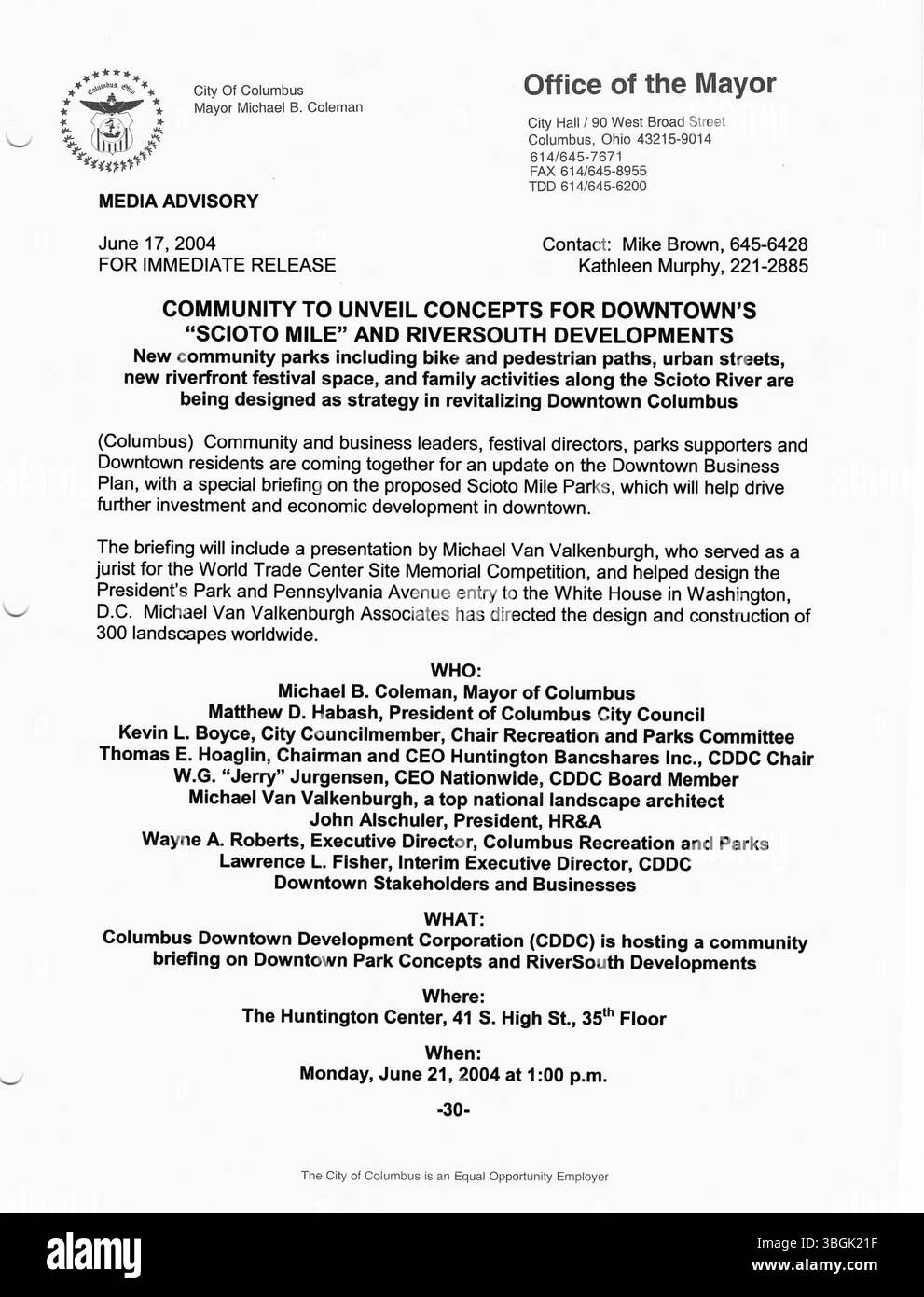 Diese Pressemitteilungen aus dem Büro von Bürgermeister Michael B. Coleman im Jahr 2004 konzentrieren sich auf politische und staatliche Ankündigungen, Stadtentwicklungen und seine fortwährende Führung in Columbus, Ohio. Stockfoto