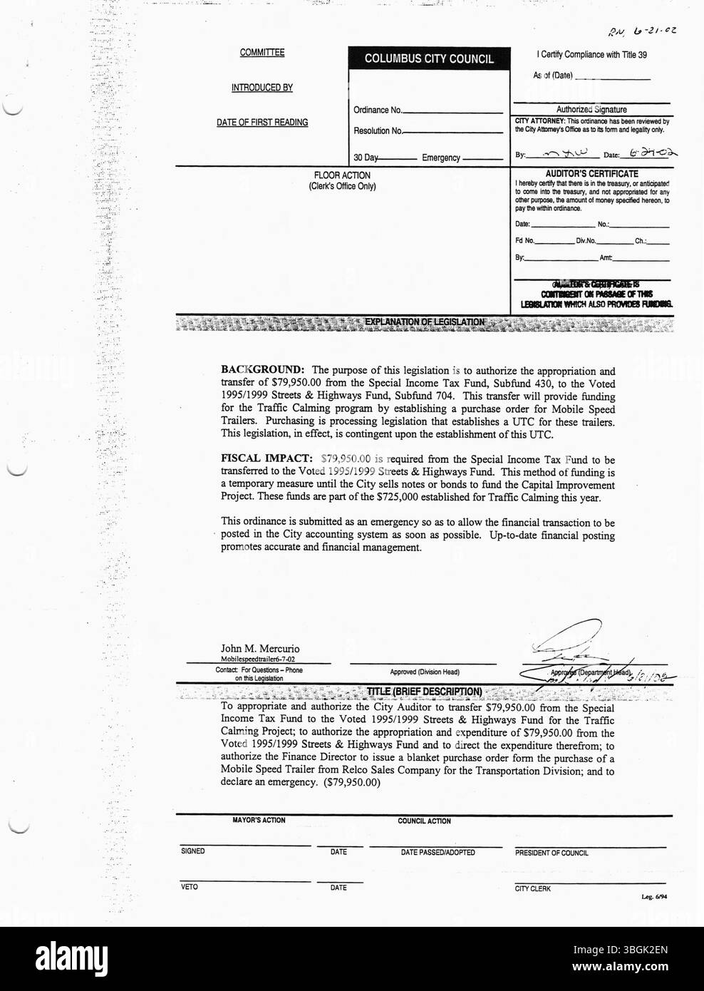 Pressemitteilungen aus dem Jahr 2002, in denen die Initiativen und Aktionen von Bürgermeister Michael B. Coleman, dem ersten afroamerikanischen Bürgermeister von Columbus, Ohio, beschrieben werden. Coleman diente von 2000 bis 2016 und führte die Stadt durch bedeutende politische und soziale Veränderungen. Stockfoto