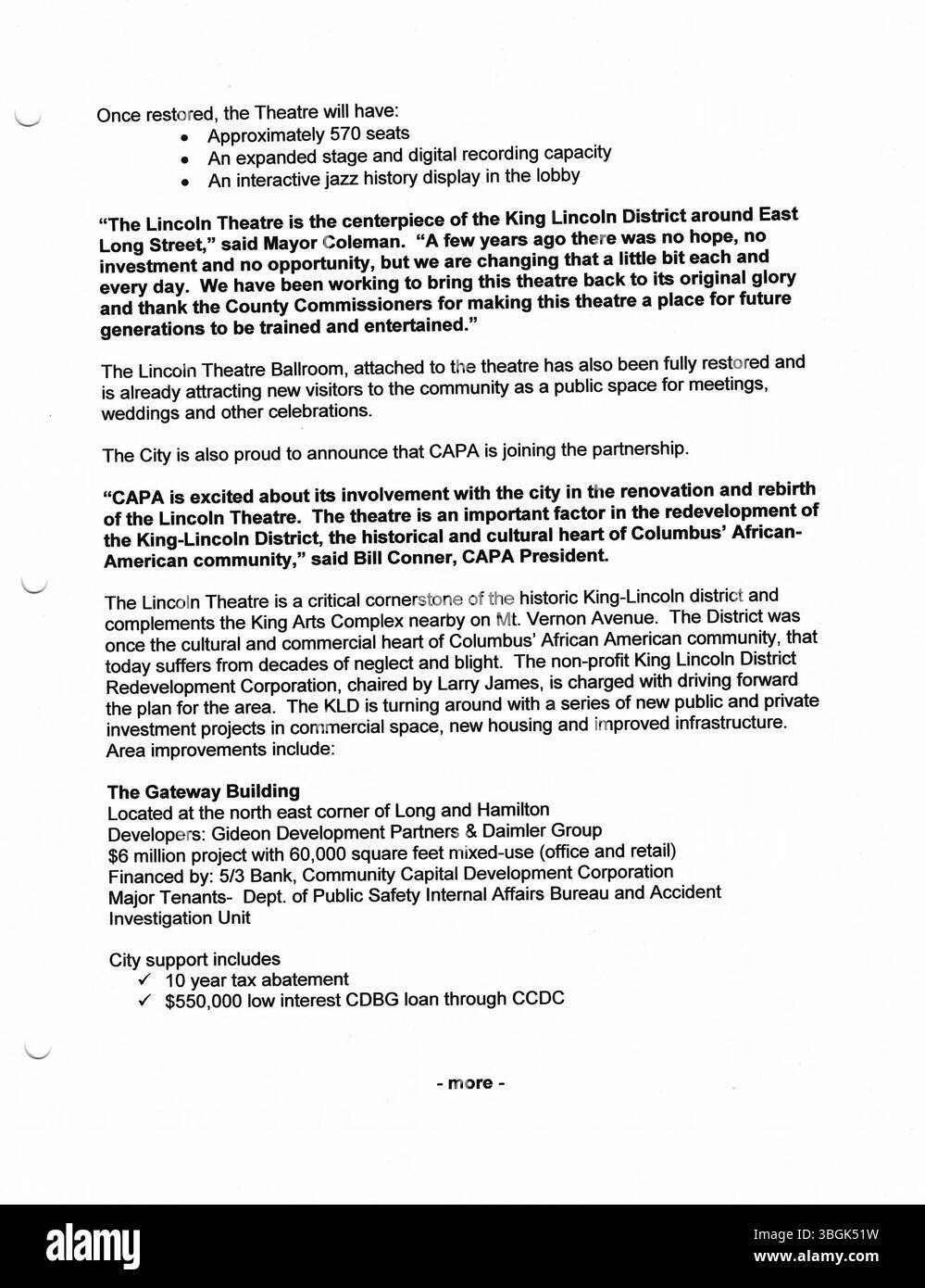 Eine Pressemitteilung aus dem Amt des Bürgermeisters Michael Coleman aus dem Jahr 2006, in der er seine lange Karriere und seinen Status als erster afroamerikanischer Bürgermeister von Columbus hervorhebt. Von 2000 bis 2016 war er der am längsten amtierende Bürgermeister der Demokratischen Partei. Stockfoto