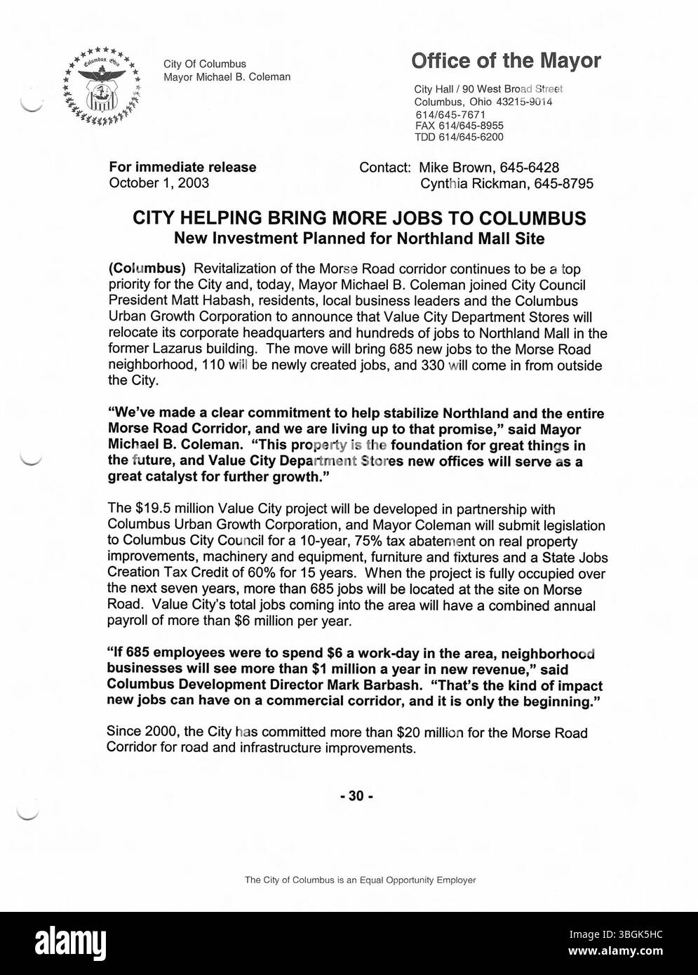 Die Pressemitteilungen des Bürgermeisters Michael Coleman im Jahr 2003 beinhalten Ankündigungen zu Initiativen der lokalen Regierung, Updates zu städtischen Dienstleistungen und politische Maßnahmen, die Coleman während seiner Amtszeit als erster afroamerikanischer Bürgermeister von Columbus unternahm. Stockfoto