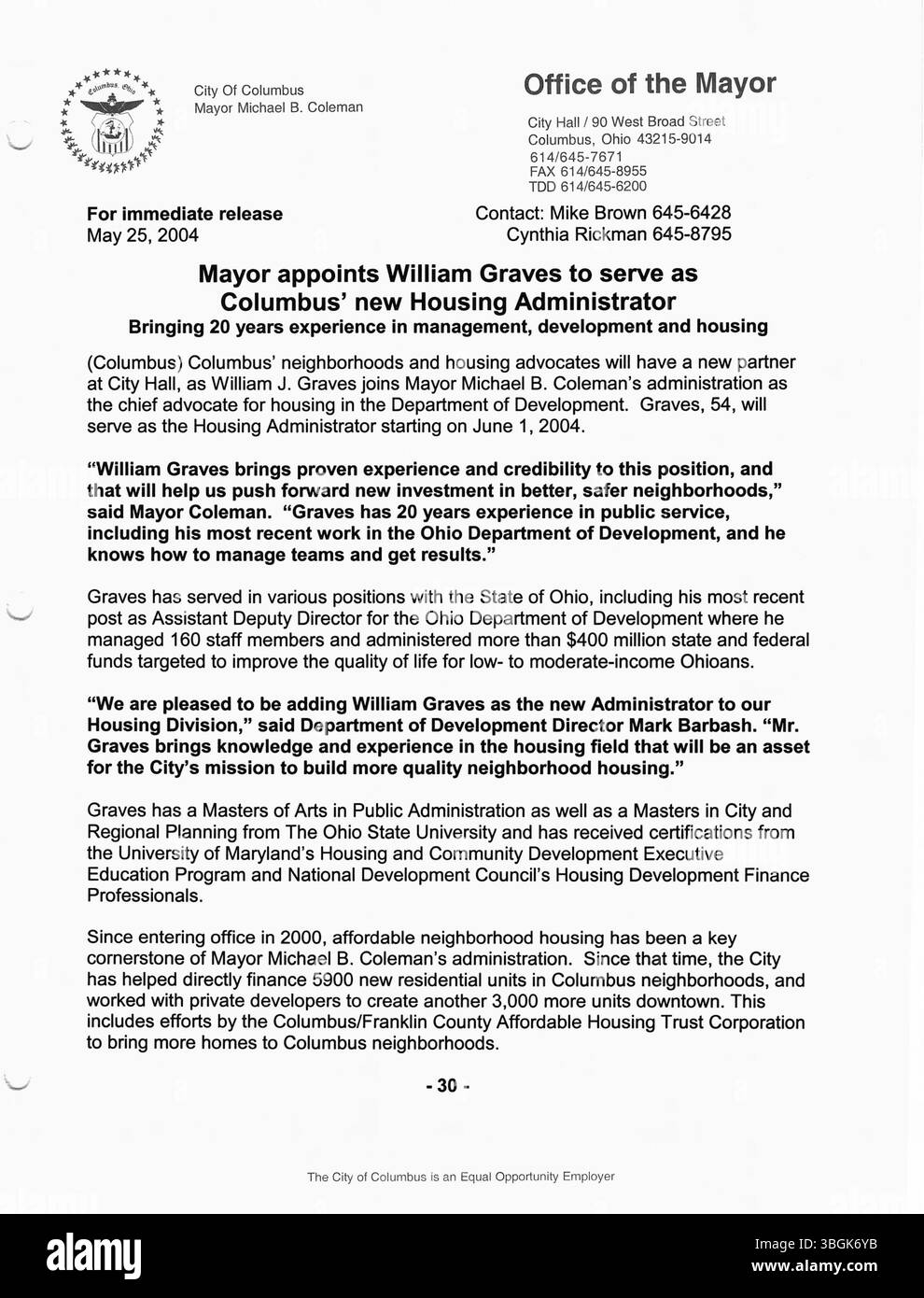Pressemitteilungen aus dem Büro von Bürgermeister Michael Coleman im Jahr 2004. Von 2000 bis 2016 war er Bürgermeister von Columbus und wurde der erste afroamerikanische Bürgermeister der Stadt. Seine Arbeit konzentrierte sich auf die Stadtentwicklung, politische Führung und den öffentlichen Dienst. Stockfoto