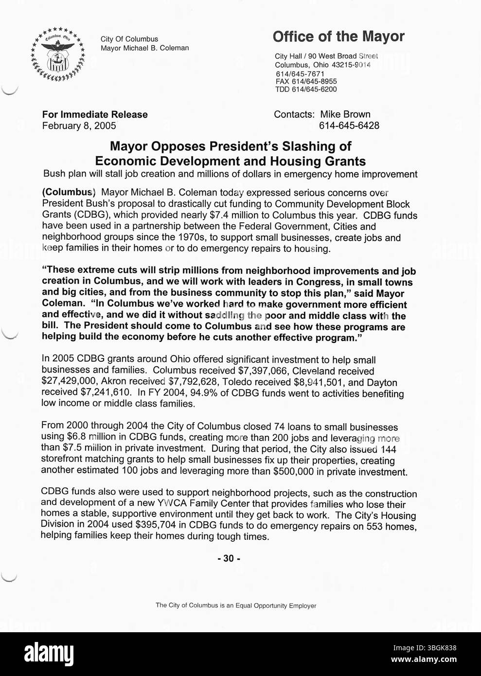 Seite 53 der Pressemitteilungen von Bürgermeister Michael Coleman 2005 enthält offizielle Mitteilungen während seiner Amtszeit als Columbus, Bürgermeister von Ohio. Coleman, der von 2000 bis 2016 diente, war der erste afroamerikanische Bürgermeister der Stadt und der am längsten dienende Bürgermeister in der Geschichte Columbus. Seine Amtszeit beinhaltete bedeutende bürgerliche und politische Leistungen unter der Demokratischen Partei. Stockfoto