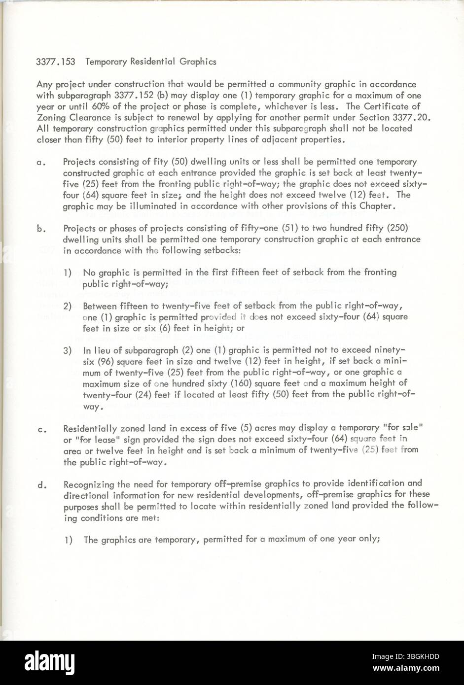 In diesem Abschnitt des Berichts von 1974 werden die Überprüfung und Empfehlungen des Stadtzeichen-Komitees für die Gebietsaufteilung in Bezug auf Beschilderung erläutert. Das Komitee hatte die Aufgabe, ein neues Kapitel im Zoning Code zu erstellen, um die Flächennutzung für Schilder in verschiedenen Zonierungsbezirken zu behandeln. Stockfoto