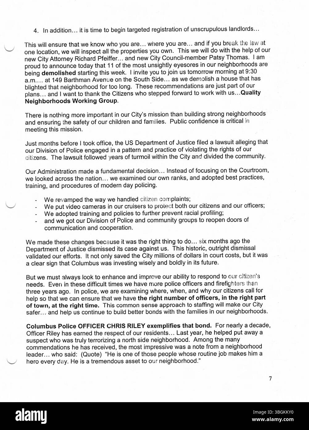 Pressemitteilungen aus dem Büro von Bürgermeister Michael Coleman im Jahr 2003 geben einen Überblick über seine Politik und seine politischen Initiativen. Coleman war der erste afroamerikanische Bürgermeister von Columbus und hatte sein Amt von 2000 bis 2016 inne, mit einer Rekordschaft in der Stadtentwicklung. Stockfoto